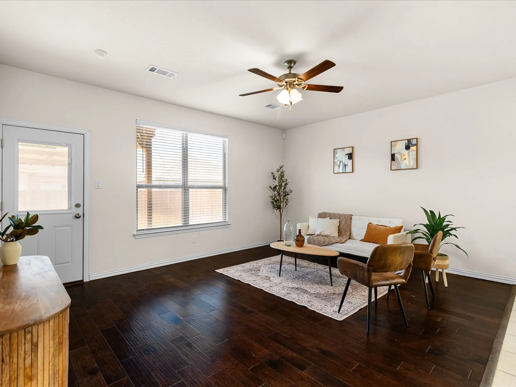 Single Family Residence For Sale in Tarrant County , 209 Emerald Creek Drive, Fort Worth, Texas 76131, 3 Bedroom, 2 Bathroom, 2 Garage spaces, 1,449 Sqft, built in 2016, mls#21401207, Real Estate Agent in Fort Worth, Homes For Sale in Tarrant county, Homes For Sale in Fort Worth, Realtor in Fort Worth Texas, Real Estate Brokerage Independent Realty Texas, Luminita Cordes Realtor