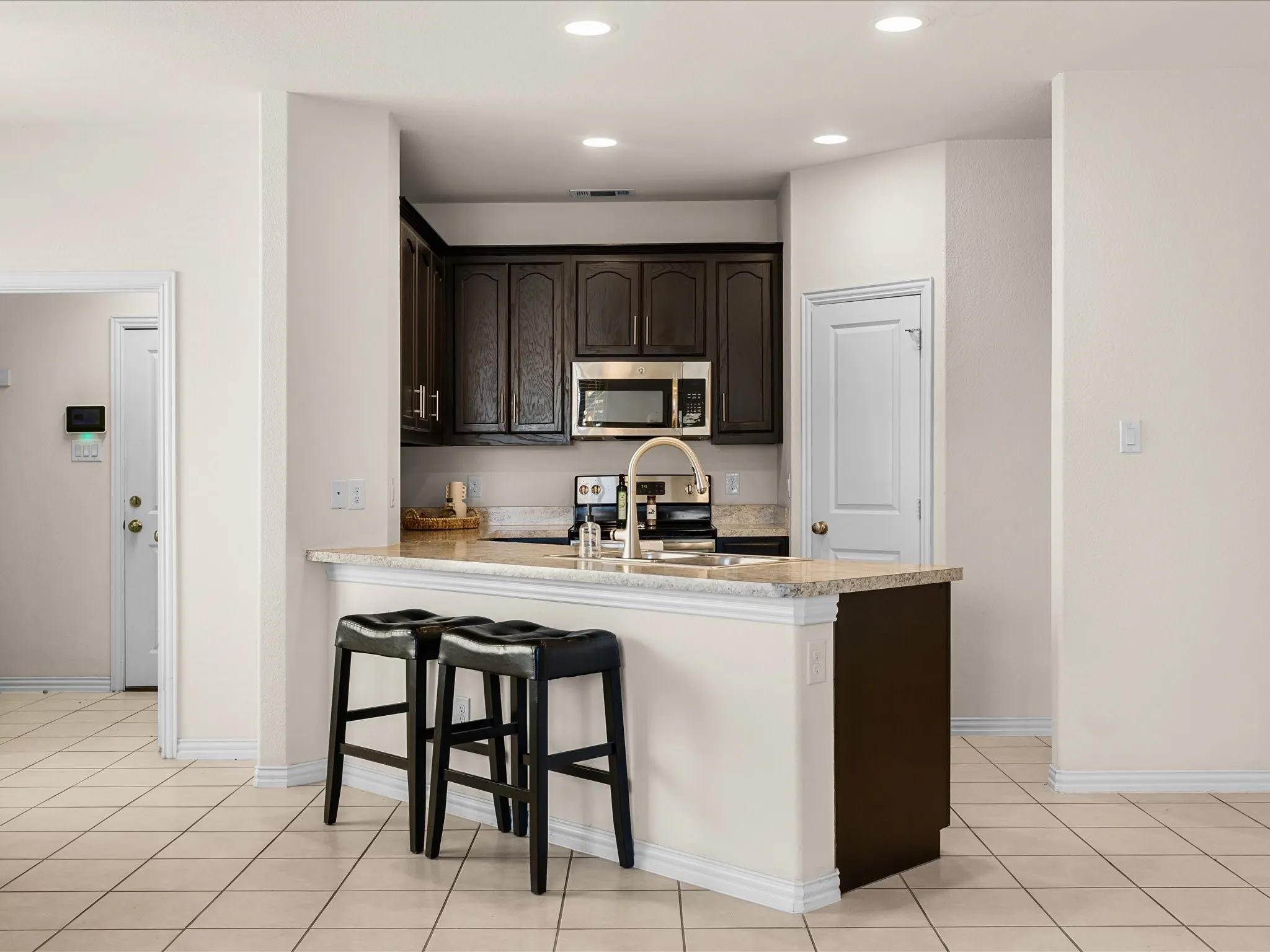 Single Family Residence For Sale in Tarrant County , 209 Emerald Creek Drive, Fort Worth, Texas 76131, 3 Bedroom, 2 Bathroom, 2 Garage spaces, 1,449 Sqft, built in 2016, mls#21401207, Real Estate Agent in Fort Worth, Homes For Sale in Tarrant county, Homes For Sale in Fort Worth, Realtor in Fort Worth Texas, Real Estate Brokerage Independent Realty Texas, Luminita Cordes Realtor