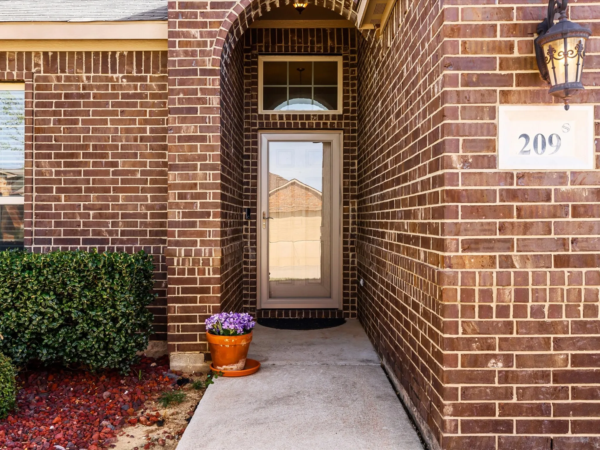 Single Family Residence For Sale in Tarrant County , 209 Emerald Creek Drive, Fort Worth, Texas 76131, 3 Bedroom, 2 Bathroom, 2 Garage spaces, 1,449 Sqft, built in 2016, mls#21401207, Real Estate Agent in Fort Worth, Homes For Sale in Tarrant county, Homes For Sale in Fort Worth, Realtor in Fort Worth Texas, Real Estate Brokerage Independent Realty Texas, Luminita Cordes Realtor