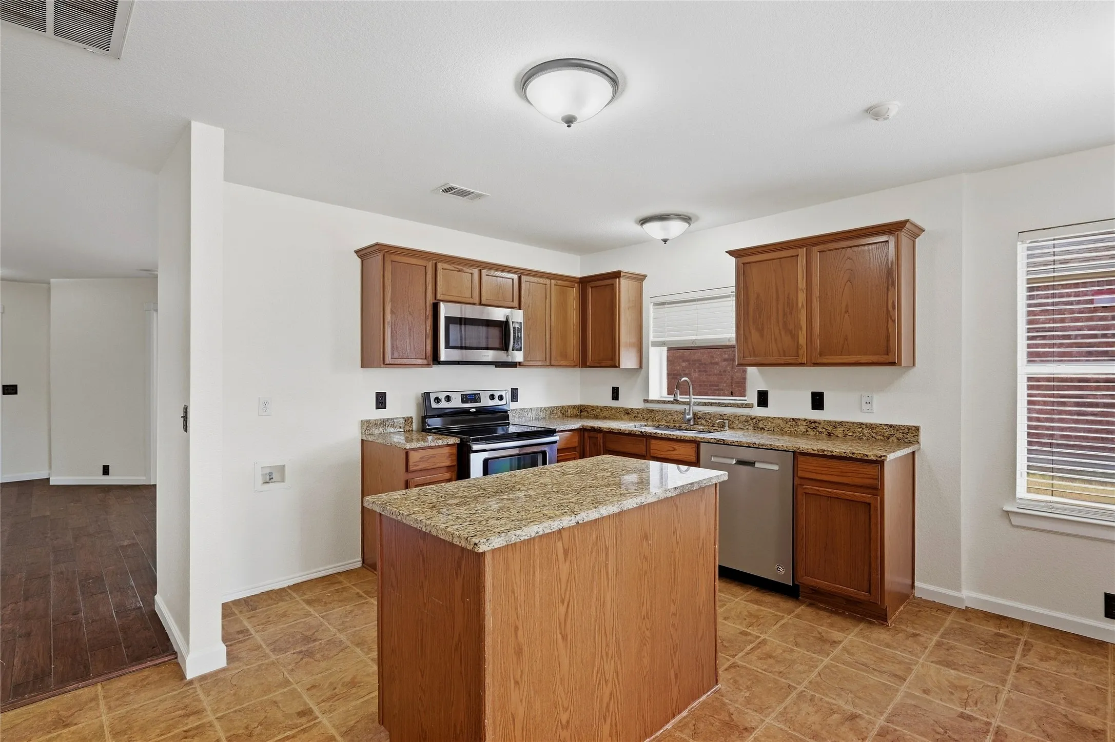 Single Family Residence For Sale in Grayson County , 4506 Falcon Drive, Sherman, Texas 75092, 4 Bedroom, 2 Bathroom, 2 Garage spaces, 1,855 Sqft, built in 2005, mls#21400815, Real Estate Agent in Sherman, Homes For Sale in Grayson county, Homes For Sale in Sherman, Realtor in Sherman Texas, Real Estate Brokerage Independent Realty Texas, Luminita Cordes Realtor