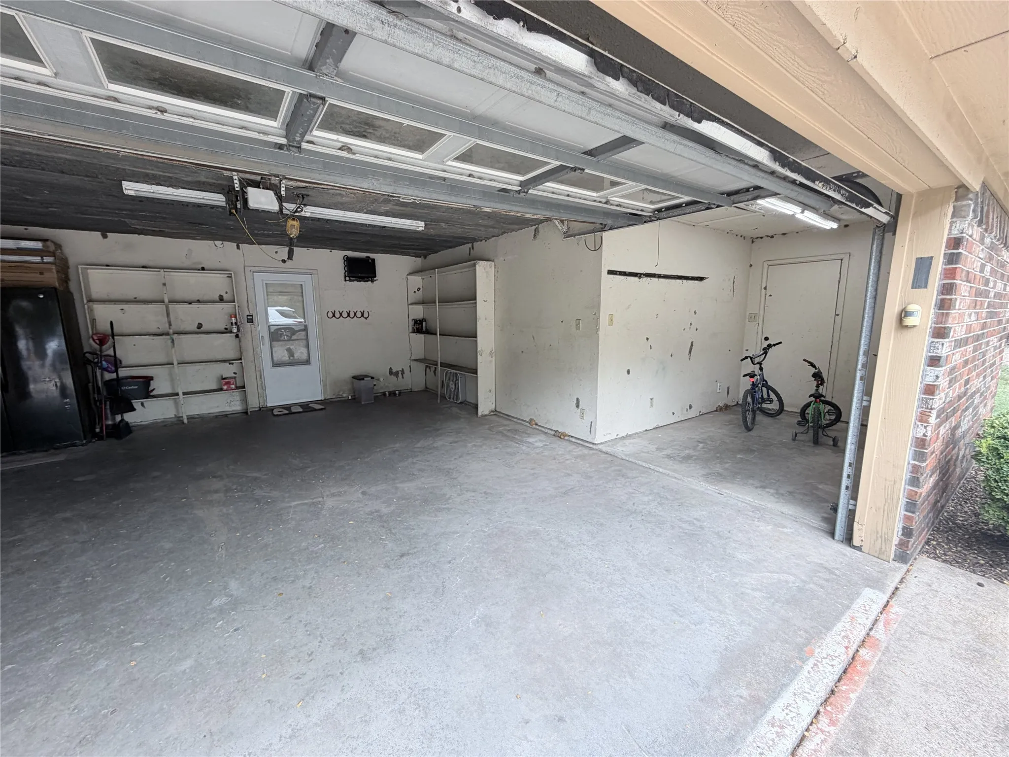 Farm For Sale in Collin County , 18830 Johnson Lane, Farmersville, Texas 75442, 3 Bedroom, 2 Bathroom, 2 Garage spaces, 1,780 Sqft, built in 1986, mls#21399293, Real Estate Agent in Farmersville, Homes For Sale in Collin county, Homes For Sale in Farmersville, Realtor in Farmersville Texas, Real Estate Brokerage Independent Realty Texas, Luminita Cordes Realtor