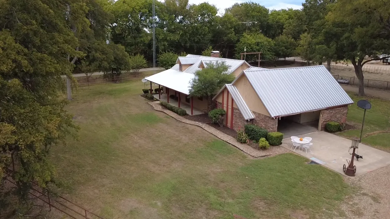 Farm For Sale in Collin County , 18830 Johnson Lane, Farmersville, Texas 75442, 3 Bedroom, 2 Bathroom, 2 Garage spaces, 1,780 Sqft, built in 1986, mls#21399293, Real Estate Agent in Farmersville, Homes For Sale in Collin county, Homes For Sale in Farmersville, Realtor in Farmersville Texas, Real Estate Brokerage Independent Realty Texas, Luminita Cordes Realtor