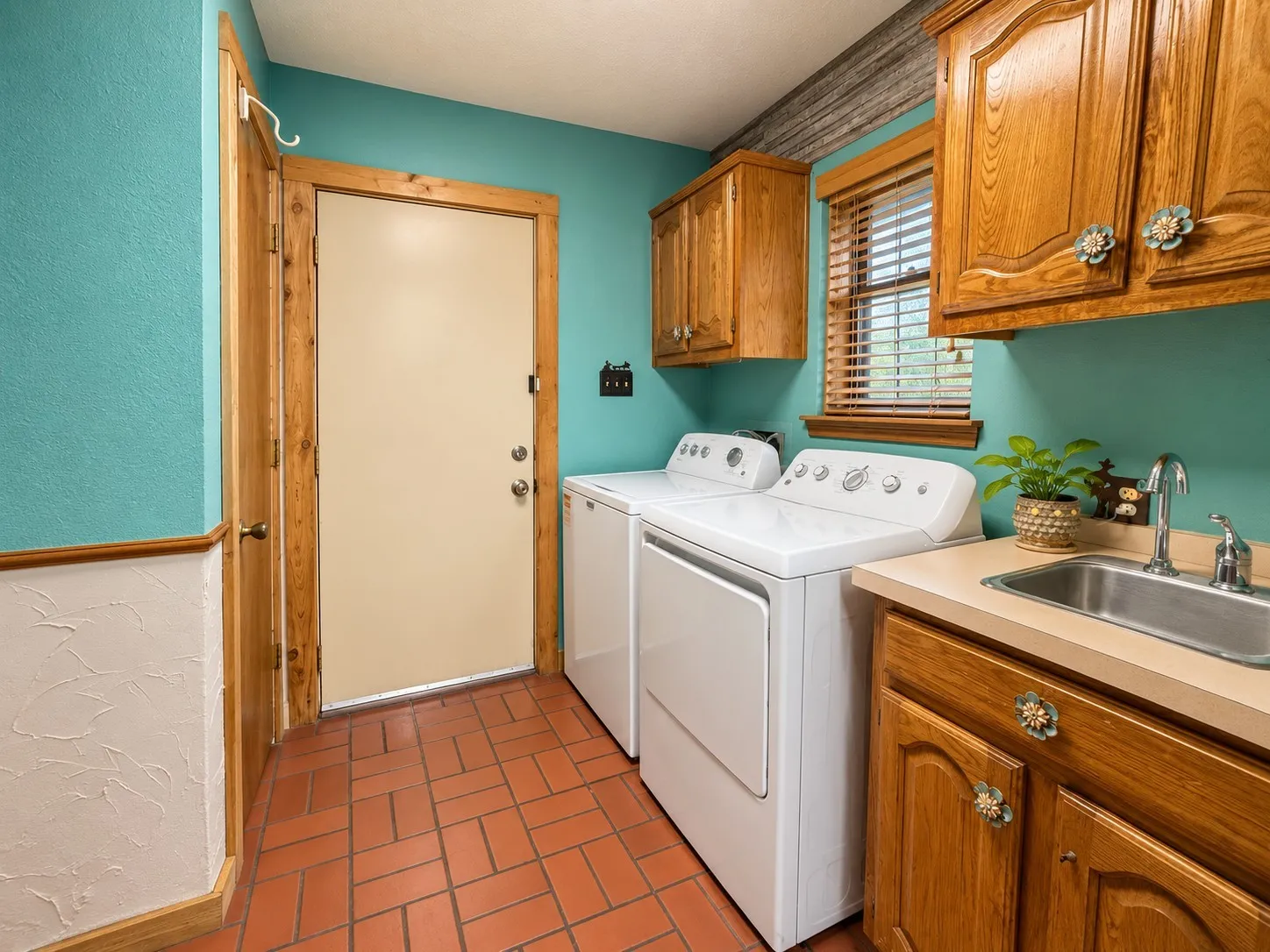 Farm For Sale in Collin County , 18830 Johnson Lane, Farmersville, Texas 75442, 3 Bedroom, 2 Bathroom, 2 Garage spaces, 1,780 Sqft, built in 1986, mls#21399293, Real Estate Agent in Farmersville, Homes For Sale in Collin county, Homes For Sale in Farmersville, Realtor in Farmersville Texas, Real Estate Brokerage Independent Realty Texas, Luminita Cordes Realtor