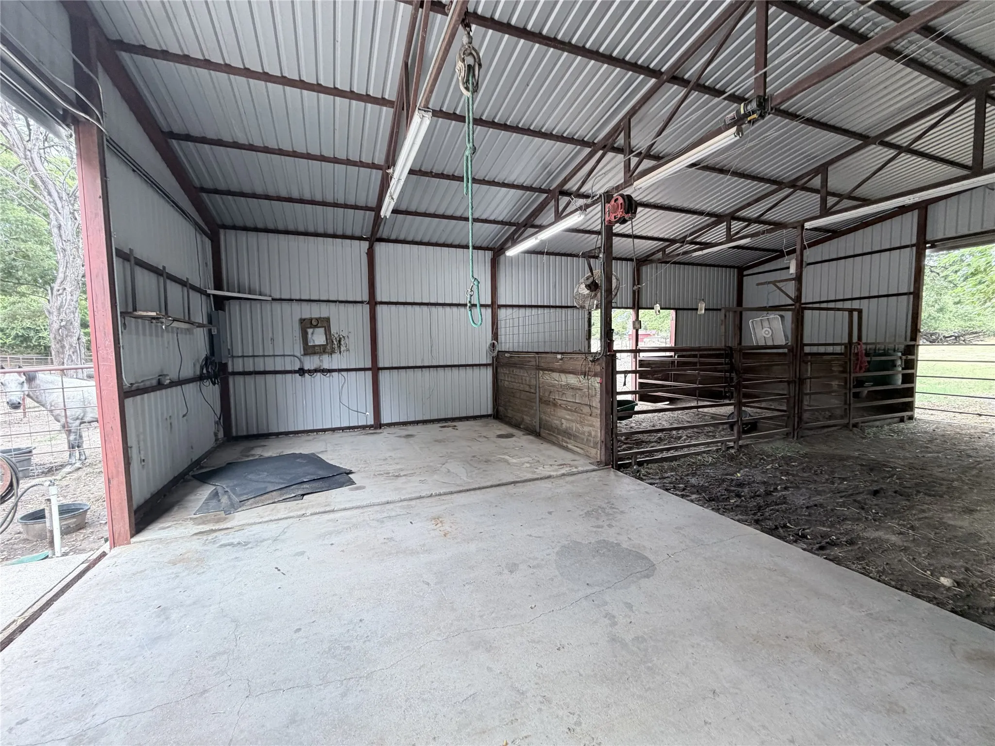 Farm For Sale in Collin County , 18830 Johnson Lane, Farmersville, Texas 75442, 3 Bedroom, 2 Bathroom, 2 Garage spaces, 1,780 Sqft, built in 1986, mls#21399293, Real Estate Agent in Farmersville, Homes For Sale in Collin county, Homes For Sale in Farmersville, Realtor in Farmersville Texas, Real Estate Brokerage Independent Realty Texas, Luminita Cordes Realtor