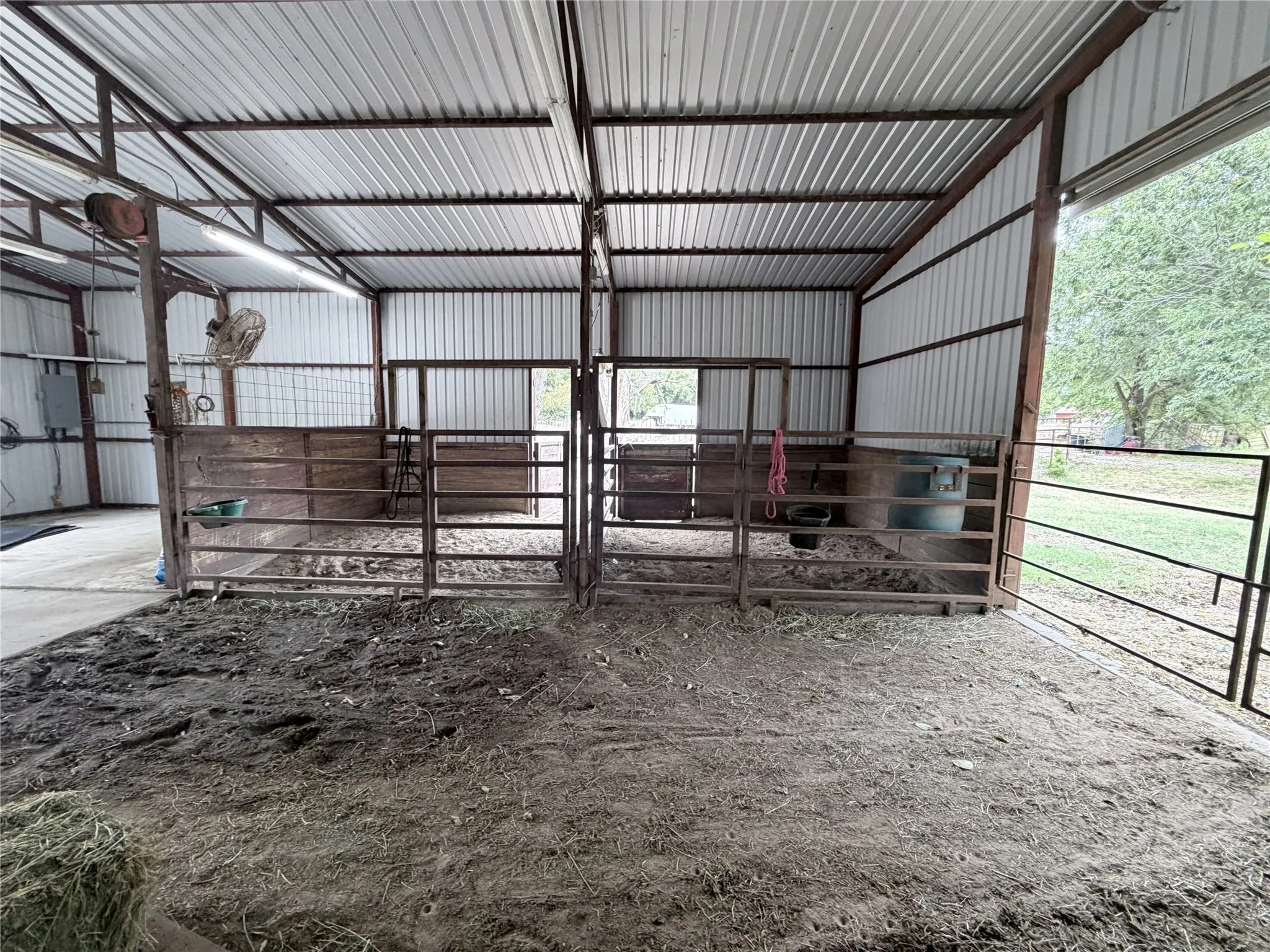 Farm For Sale in Collin County , 18830 Johnson Lane, Farmersville, Texas 75442, 3 Bedroom, 2 Bathroom, 2 Garage spaces, 1,780 Sqft, built in 1986, mls#21399293, Real Estate Agent in Farmersville, Homes For Sale in Collin county, Homes For Sale in Farmersville, Realtor in Farmersville Texas, Real Estate Brokerage Independent Realty Texas, Luminita Cordes Realtor