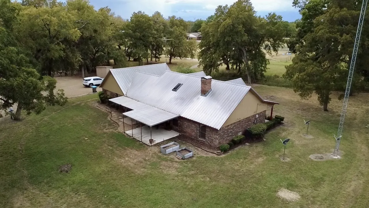 Farm For Sale in Collin County , 18830 Johnson Lane, Farmersville, Texas 75442, 3 Bedroom, 2 Bathroom, 2 Garage spaces, 1,780 Sqft, built in 1986, mls#21399293, Real Estate Agent in Farmersville, Homes For Sale in Collin county, Homes For Sale in Farmersville, Realtor in Farmersville Texas, Real Estate Brokerage Independent Realty Texas, Luminita Cordes Realtor