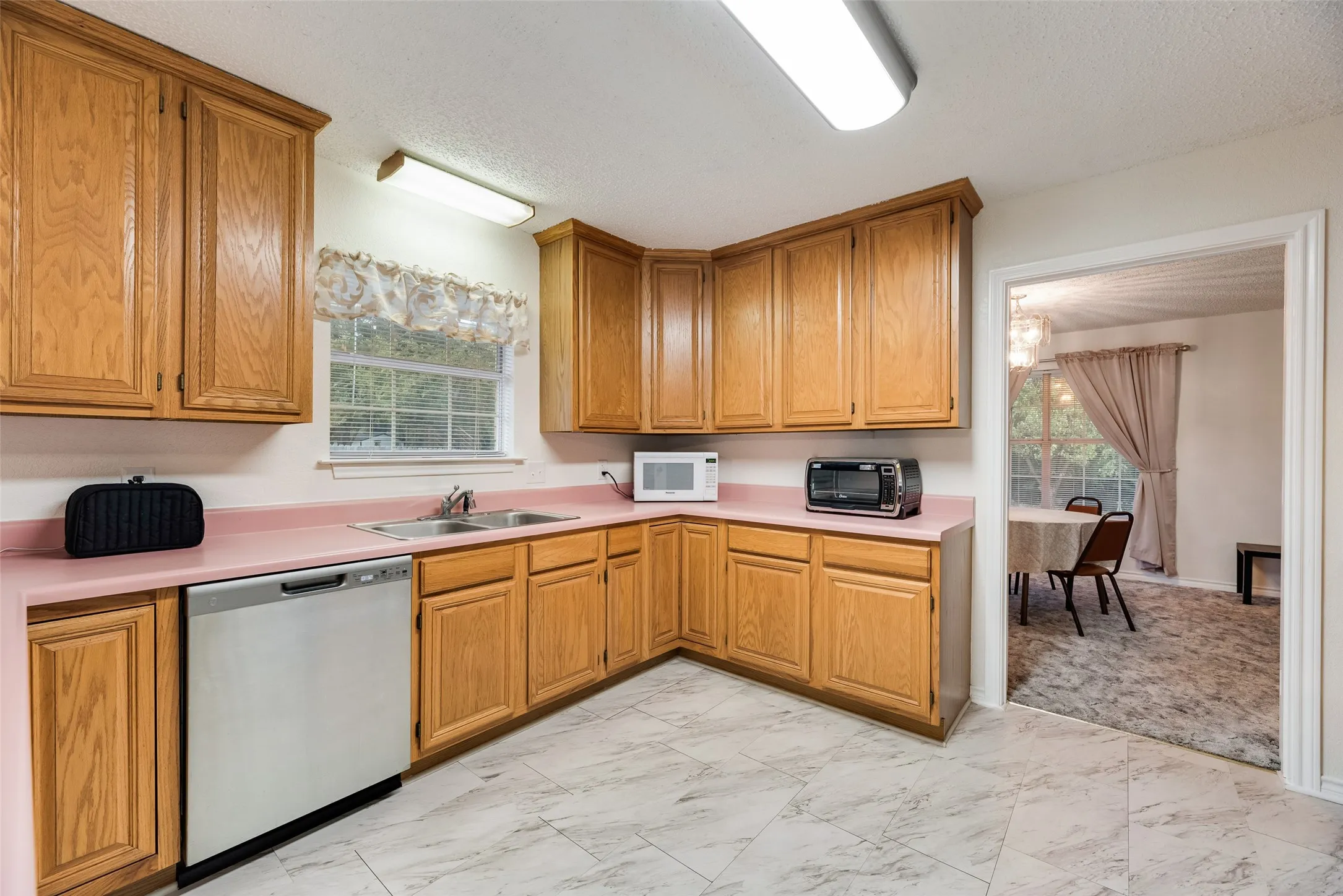 Single Family Residence For Sale in Dallas County , 5120 Cliff Haven Drive, Dallas, Texas 75236, 3 Bedroom, 2 Bathroom, 2 Garage spaces, 1,796 Sqft, built in 1990, mls#21398140, Real Estate Agent in Dallas, Homes For Sale in Dallas county, Homes For Sale in Dallas, Realtor in Dallas Texas, Real Estate Brokerage Independent Realty Texas, Luminita Cordes Realtor