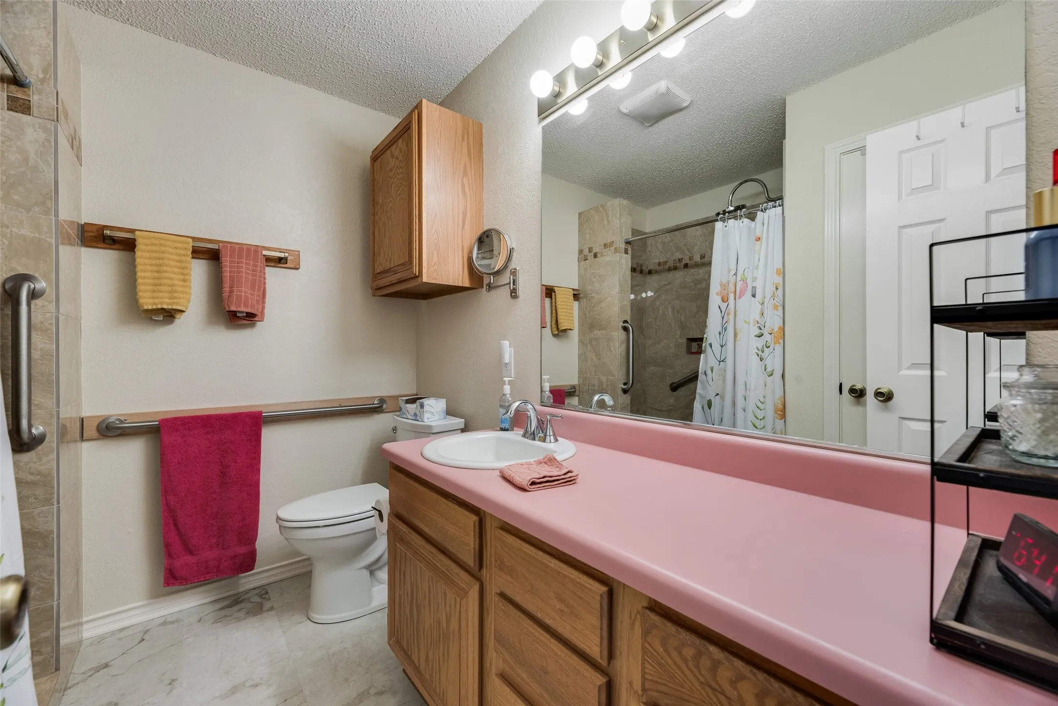 Single Family Residence For Sale in Dallas County , 5120 Cliff Haven Drive, Dallas, Texas 75236, 3 Bedroom, 2 Bathroom, 2 Garage spaces, 1,796 Sqft, built in 1990, mls#21398140, Real Estate Agent in Dallas, Homes For Sale in Dallas county, Homes For Sale in Dallas, Realtor in Dallas Texas, Real Estate Brokerage Independent Realty Texas, Luminita Cordes Realtor