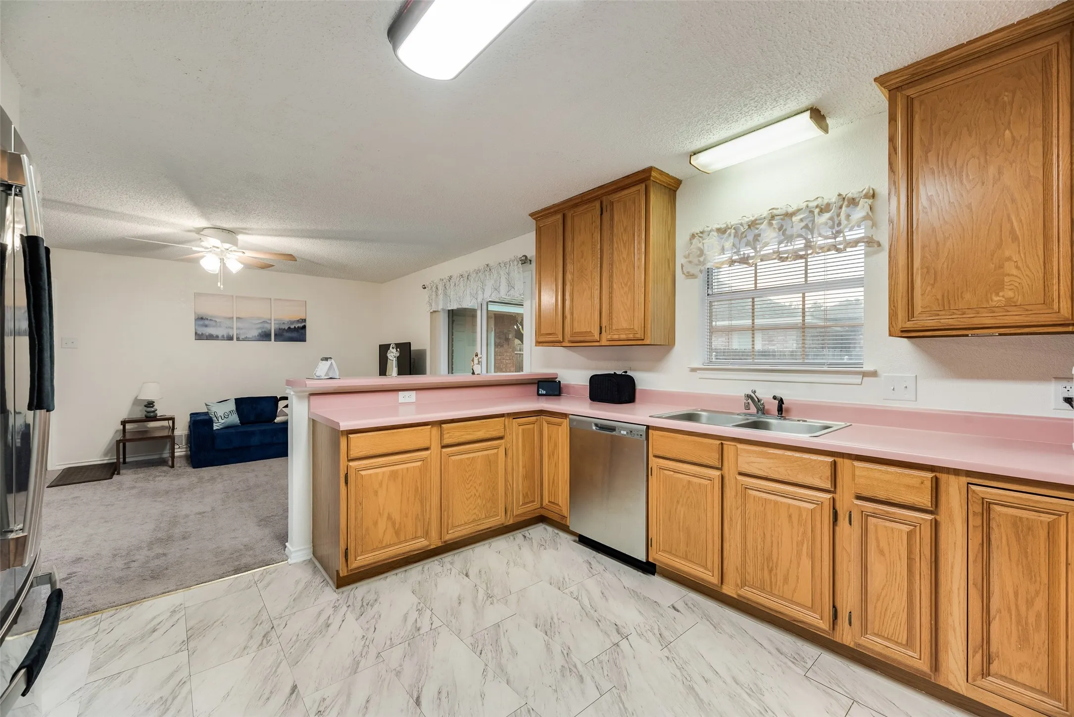 Single Family Residence For Sale in Dallas County , 5120 Cliff Haven Drive, Dallas, Texas 75236, 3 Bedroom, 2 Bathroom, 2 Garage spaces, 1,796 Sqft, built in 1990, mls#21398140, Real Estate Agent in Dallas, Homes For Sale in Dallas county, Homes For Sale in Dallas, Realtor in Dallas Texas, Real Estate Brokerage Independent Realty Texas, Luminita Cordes Realtor