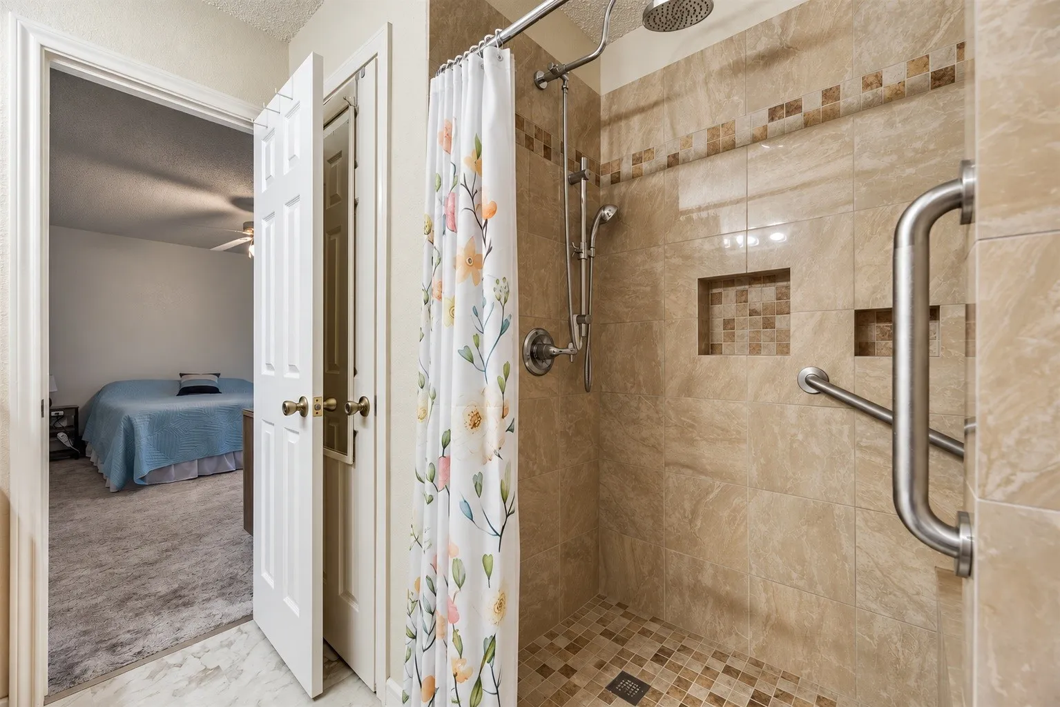 Single Family Residence For Sale in Dallas County , 5120 Cliff Haven Drive, Dallas, Texas 75236, 3 Bedroom, 2 Bathroom, 2 Garage spaces, 1,796 Sqft, built in 1990, mls#21398140, Real Estate Agent in Dallas, Homes For Sale in Dallas county, Homes For Sale in Dallas, Realtor in Dallas Texas, Real Estate Brokerage Independent Realty Texas, Luminita Cordes Realtor