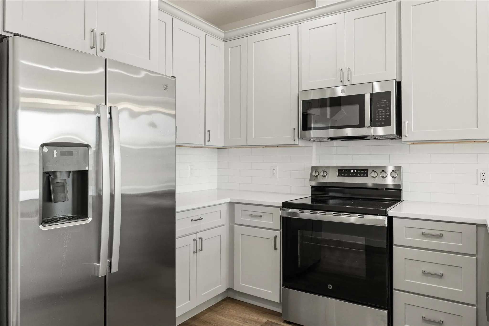 Correct layout of kitchen.  Cabinets in this unit are expresso not white.