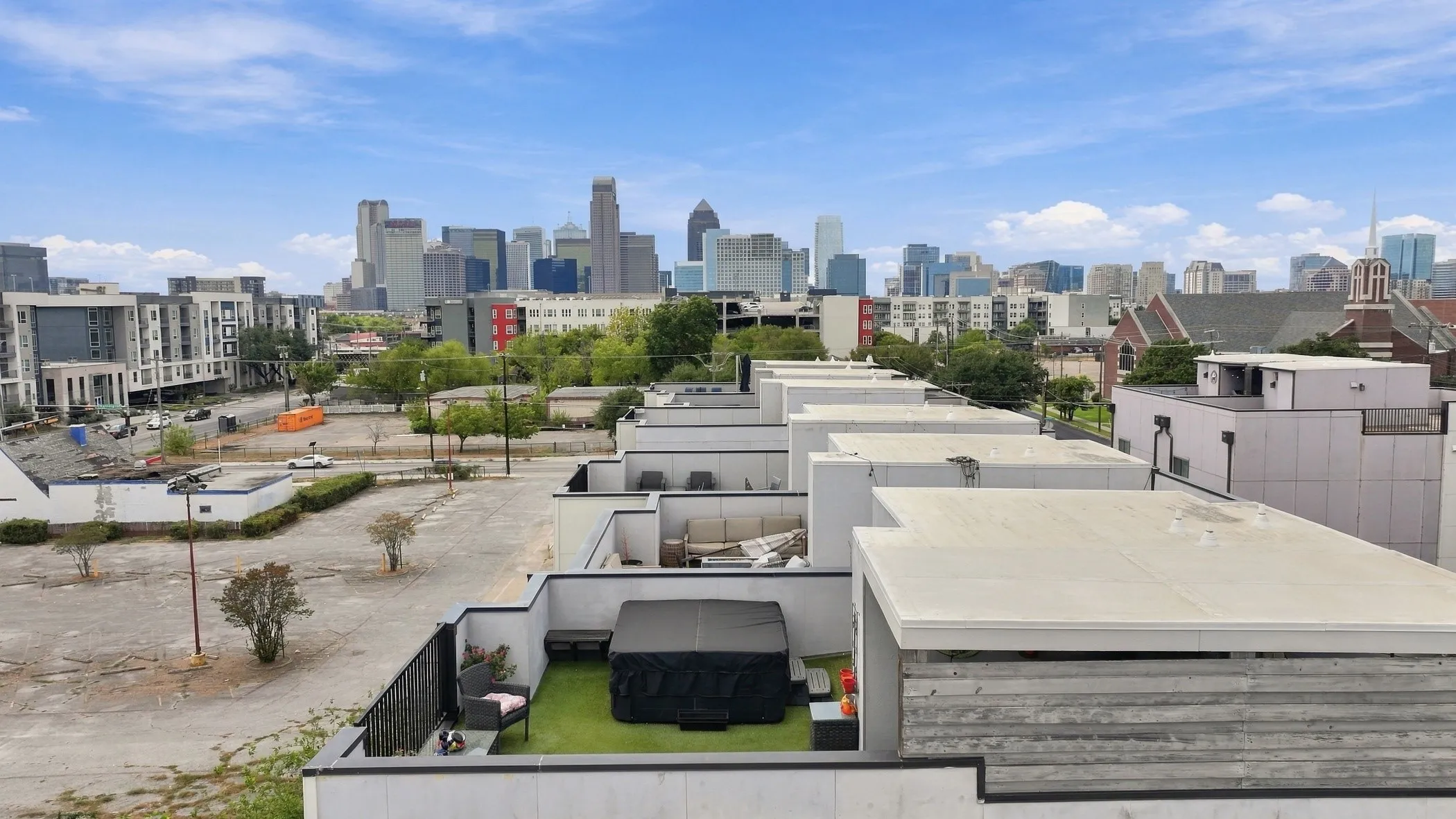 Condominium For Sale in Dallas County , 3816 Roseland Avenue D300, Dallas, Texas 75204, 3 Bedroom, 4 Bathroom, 2 Garage spaces, 2,350 Sqft, built in 2015, mls#21394142, Real Estate Agent in Dallas, Homes For Sale in Dallas county, Homes For Sale in Dallas, Realtor in Dallas Texas, Real Estate Brokerage Independent Realty Texas, Luminita Cordes Realtor