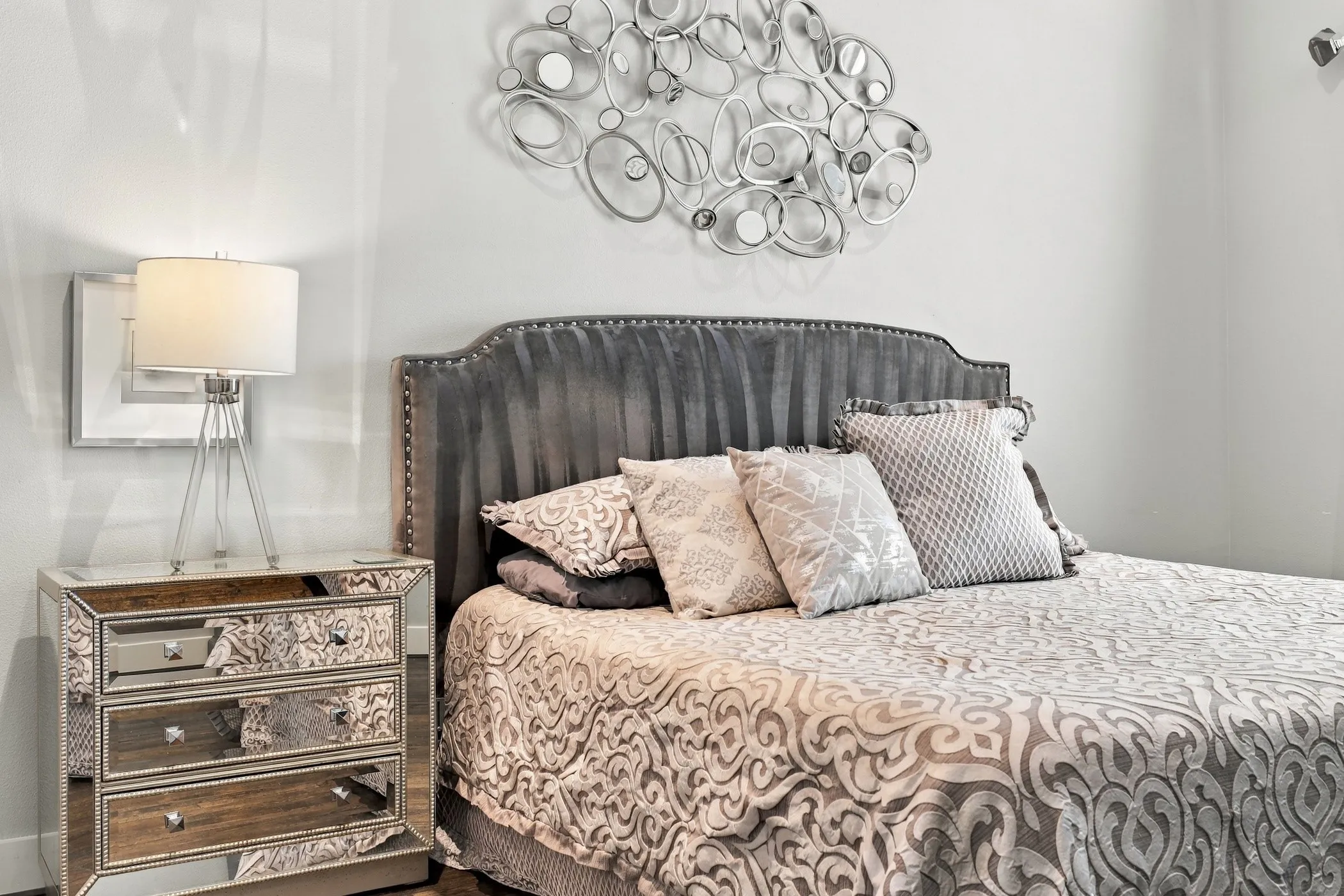 Condominium For Sale in Dallas County , 3816 Roseland Avenue D300, Dallas, Texas 75204, 3 Bedroom, 4 Bathroom, 2 Garage spaces, 2,350 Sqft, built in 2015, mls#21394142, Real Estate Agent in Dallas, Homes For Sale in Dallas county, Homes For Sale in Dallas, Realtor in Dallas Texas, Real Estate Brokerage Independent Realty Texas, Luminita Cordes Realtor