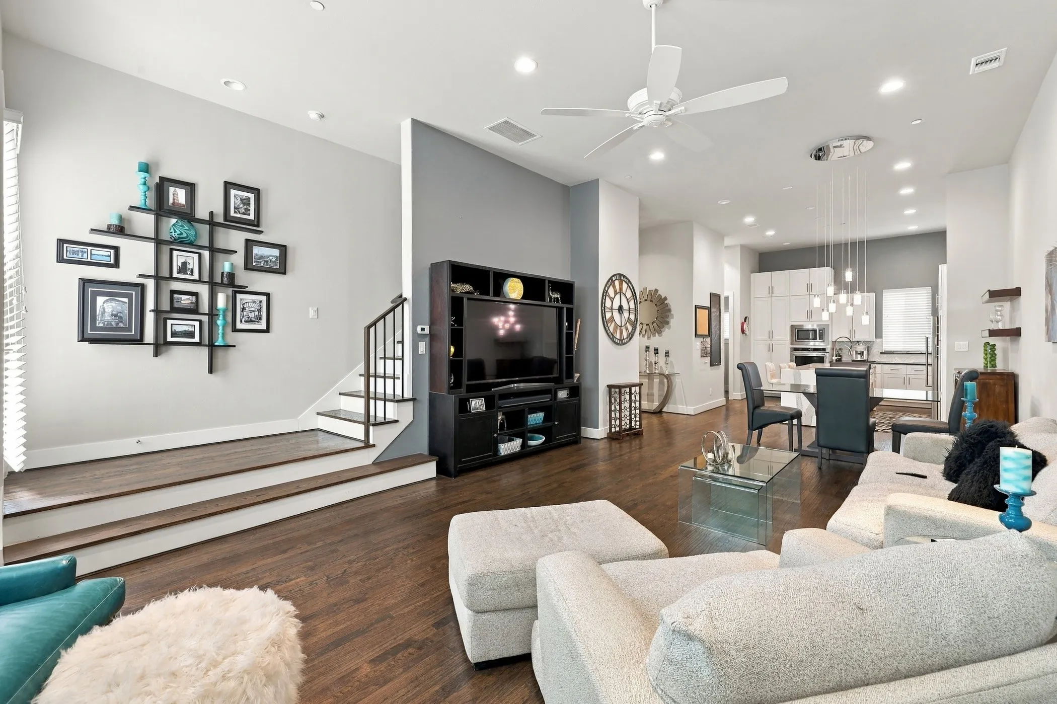 Condominium For Sale in Dallas County , 3816 Roseland Avenue D300, Dallas, Texas 75204, 3 Bedroom, 4 Bathroom, 2 Garage spaces, 2,350 Sqft, built in 2015, mls#21394142, Real Estate Agent in Dallas, Homes For Sale in Dallas county, Homes For Sale in Dallas, Realtor in Dallas Texas, Real Estate Brokerage Independent Realty Texas, Luminita Cordes Realtor