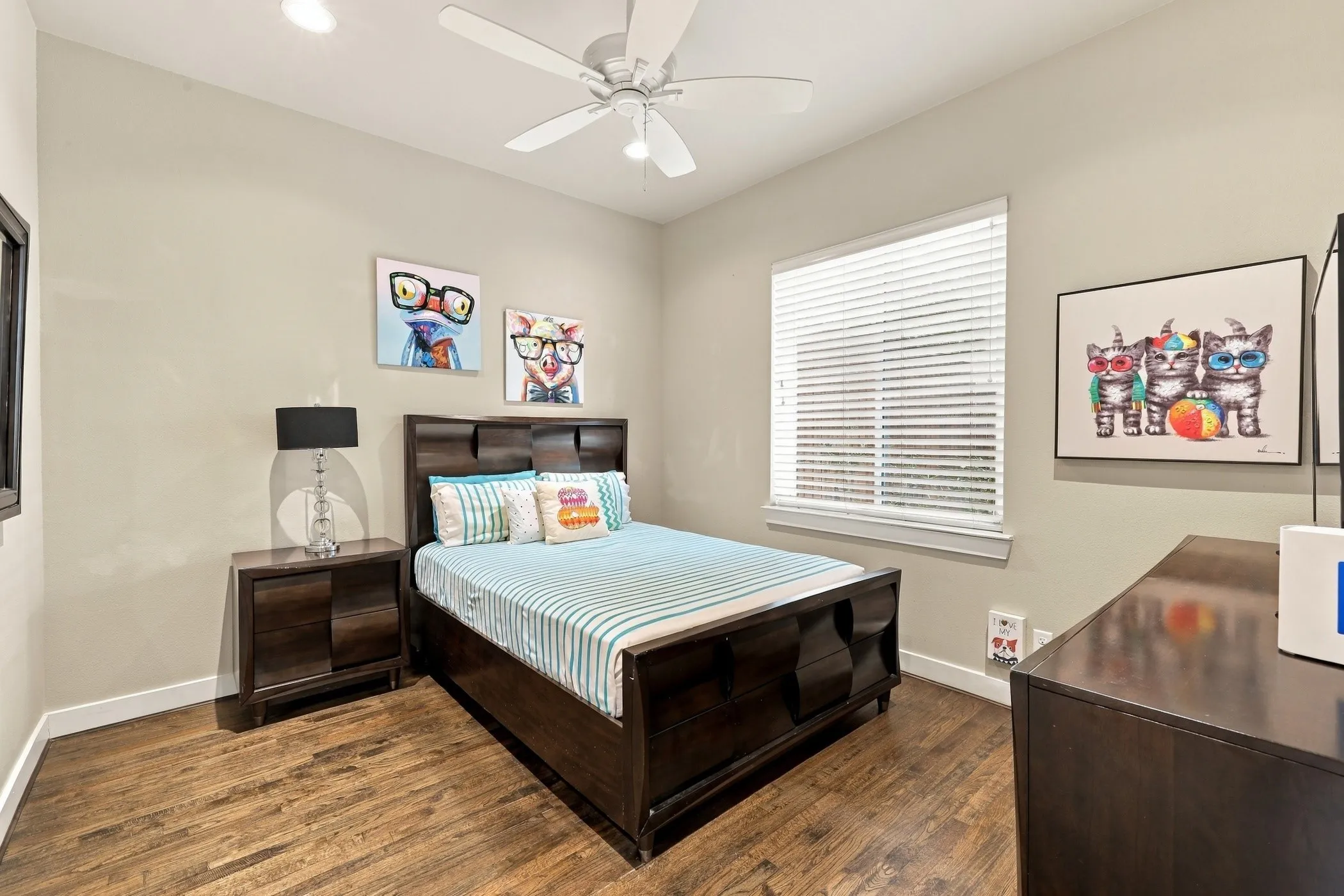 Condominium For Sale in Dallas County , 3816 Roseland Avenue D300, Dallas, Texas 75204, 3 Bedroom, 4 Bathroom, 2 Garage spaces, 2,350 Sqft, built in 2015, mls#21394142, Real Estate Agent in Dallas, Homes For Sale in Dallas county, Homes For Sale in Dallas, Realtor in Dallas Texas, Real Estate Brokerage Independent Realty Texas, Luminita Cordes Realtor