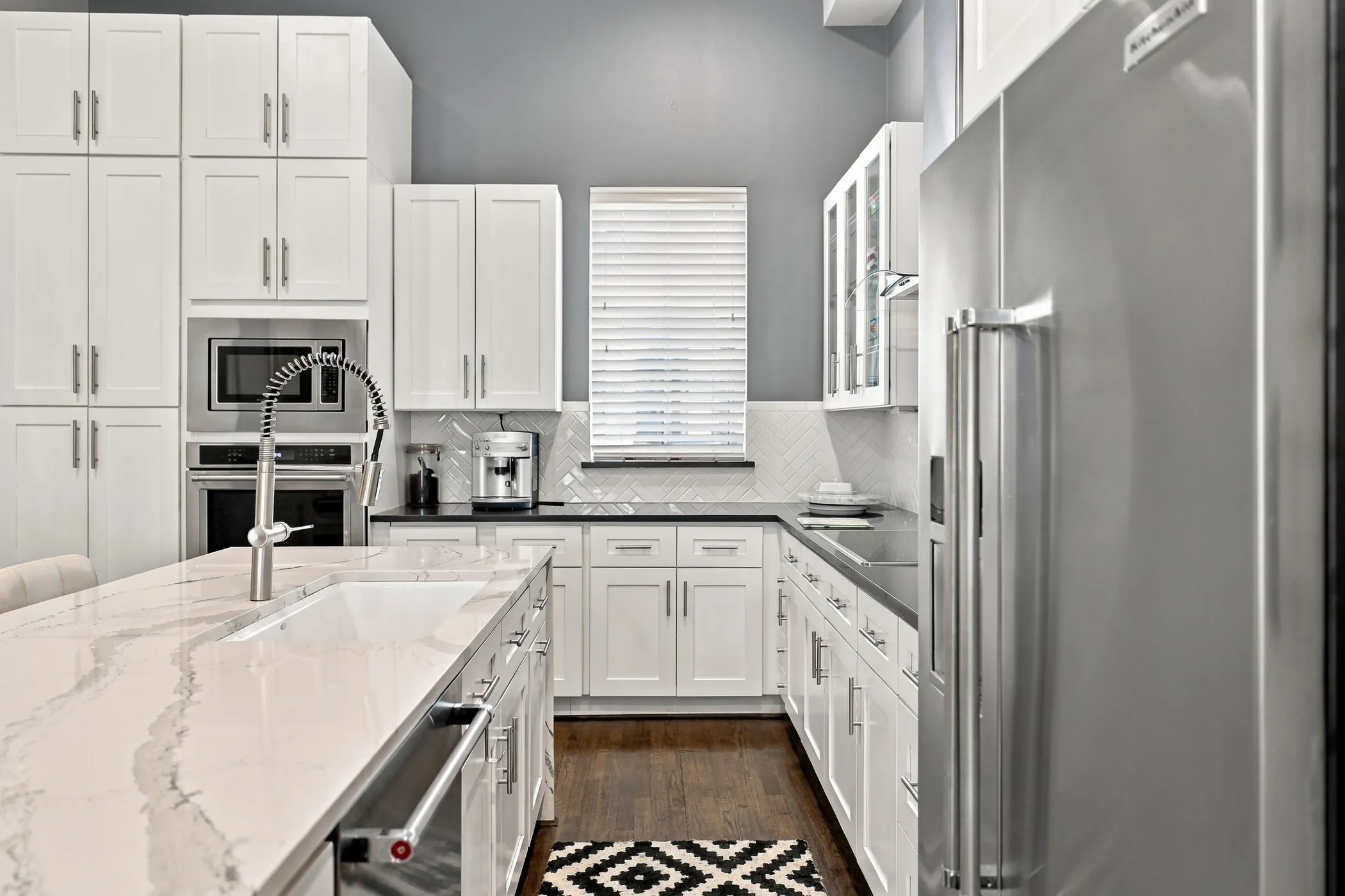 Condominium For Sale in Dallas County , 3816 Roseland Avenue D300, Dallas, Texas 75204, 3 Bedroom, 4 Bathroom, 2 Garage spaces, 2,350 Sqft, built in 2015, mls#21394142, Real Estate Agent in Dallas, Homes For Sale in Dallas county, Homes For Sale in Dallas, Realtor in Dallas Texas, Real Estate Brokerage Independent Realty Texas, Luminita Cordes Realtor