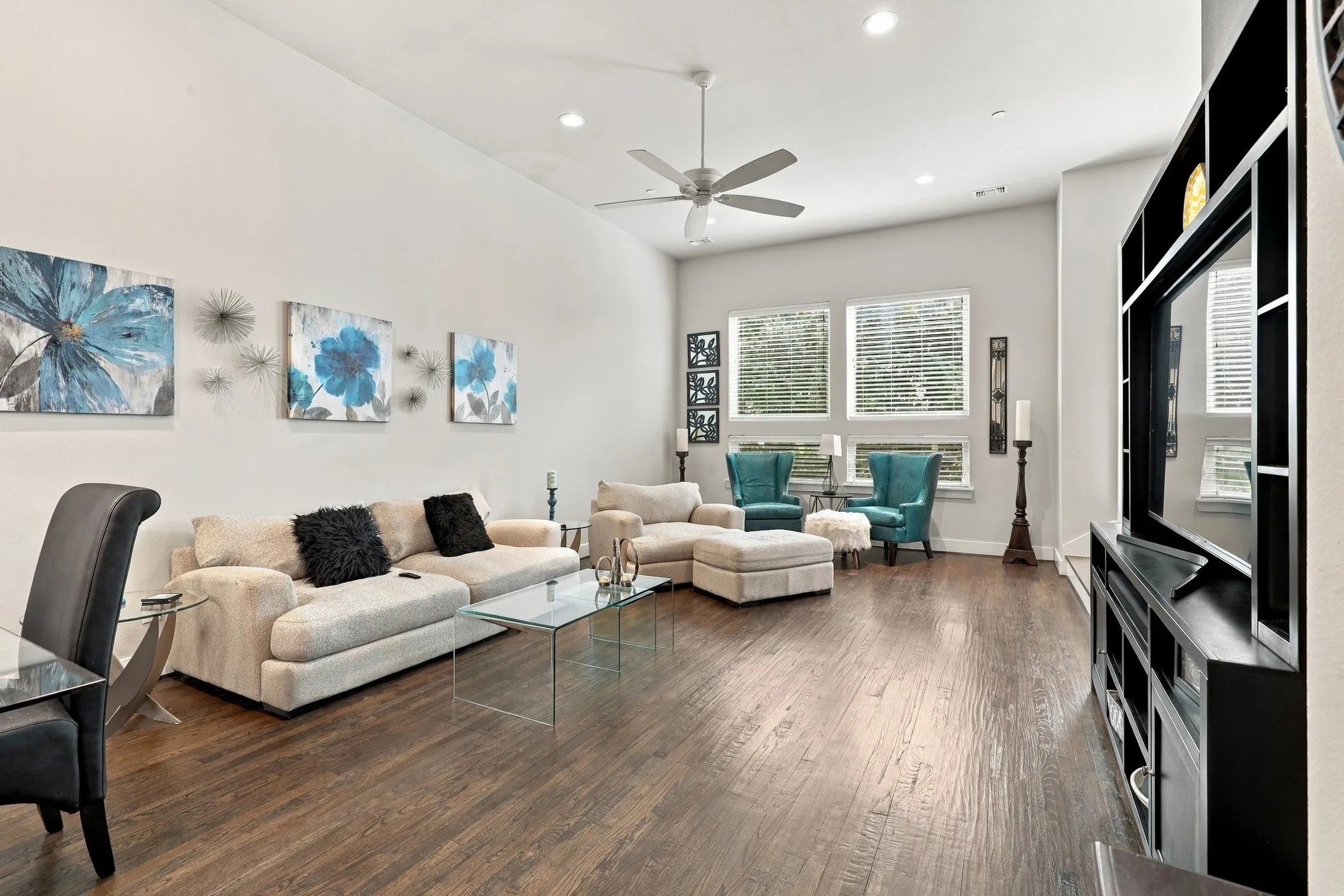 Condominium For Sale in Dallas County , 3816 Roseland Avenue D300, Dallas, Texas 75204, 3 Bedroom, 4 Bathroom, 2 Garage spaces, 2,350 Sqft, built in 2015, mls#21394142, Real Estate Agent in Dallas, Homes For Sale in Dallas county, Homes For Sale in Dallas, Realtor in Dallas Texas, Real Estate Brokerage Independent Realty Texas, Luminita Cordes Realtor