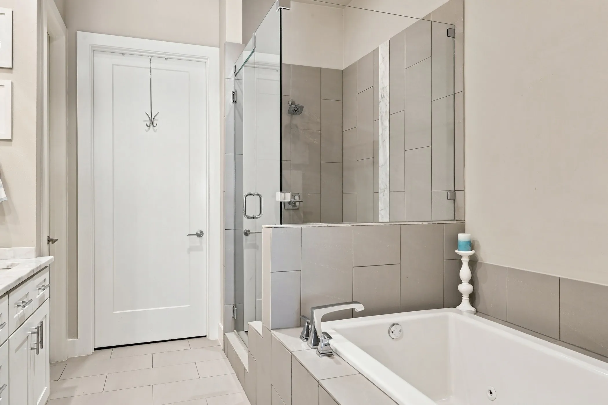 Condominium For Sale in Dallas County , 3816 Roseland Avenue D300, Dallas, Texas 75204, 3 Bedroom, 4 Bathroom, 2 Garage spaces, 2,350 Sqft, built in 2015, mls#21394142, Real Estate Agent in Dallas, Homes For Sale in Dallas county, Homes For Sale in Dallas, Realtor in Dallas Texas, Real Estate Brokerage Independent Realty Texas, Luminita Cordes Realtor