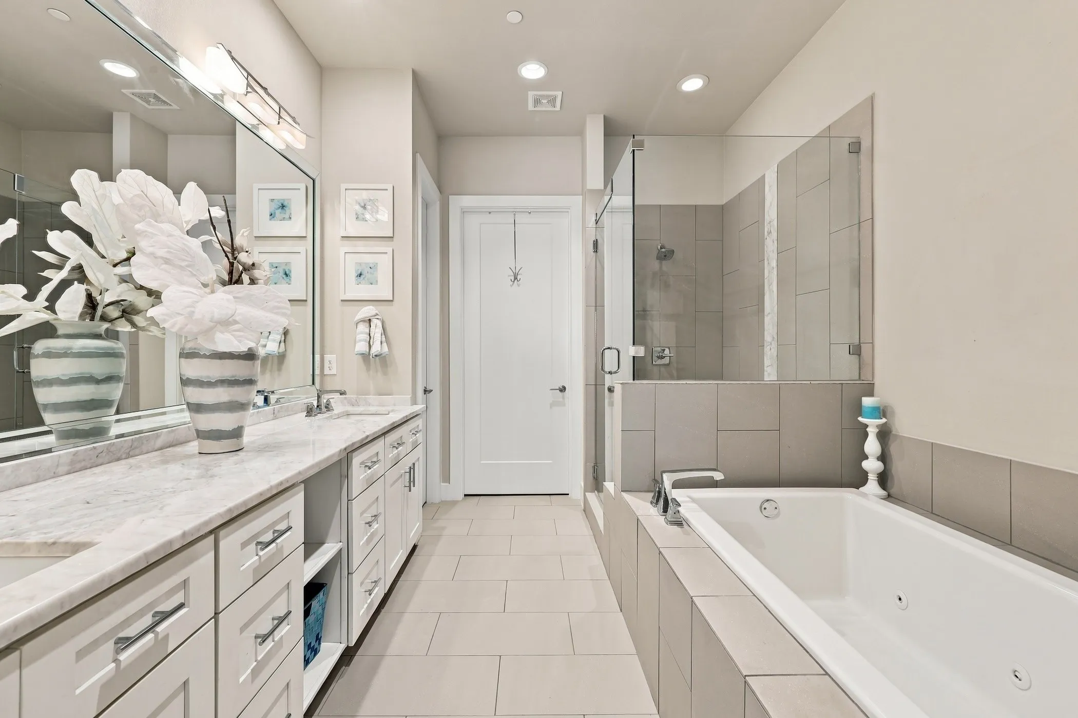 Condominium For Sale in Dallas County , 3816 Roseland Avenue D300, Dallas, Texas 75204, 3 Bedroom, 4 Bathroom, 2 Garage spaces, 2,350 Sqft, built in 2015, mls#21394142, Real Estate Agent in Dallas, Homes For Sale in Dallas county, Homes For Sale in Dallas, Realtor in Dallas Texas, Real Estate Brokerage Independent Realty Texas, Luminita Cordes Realtor