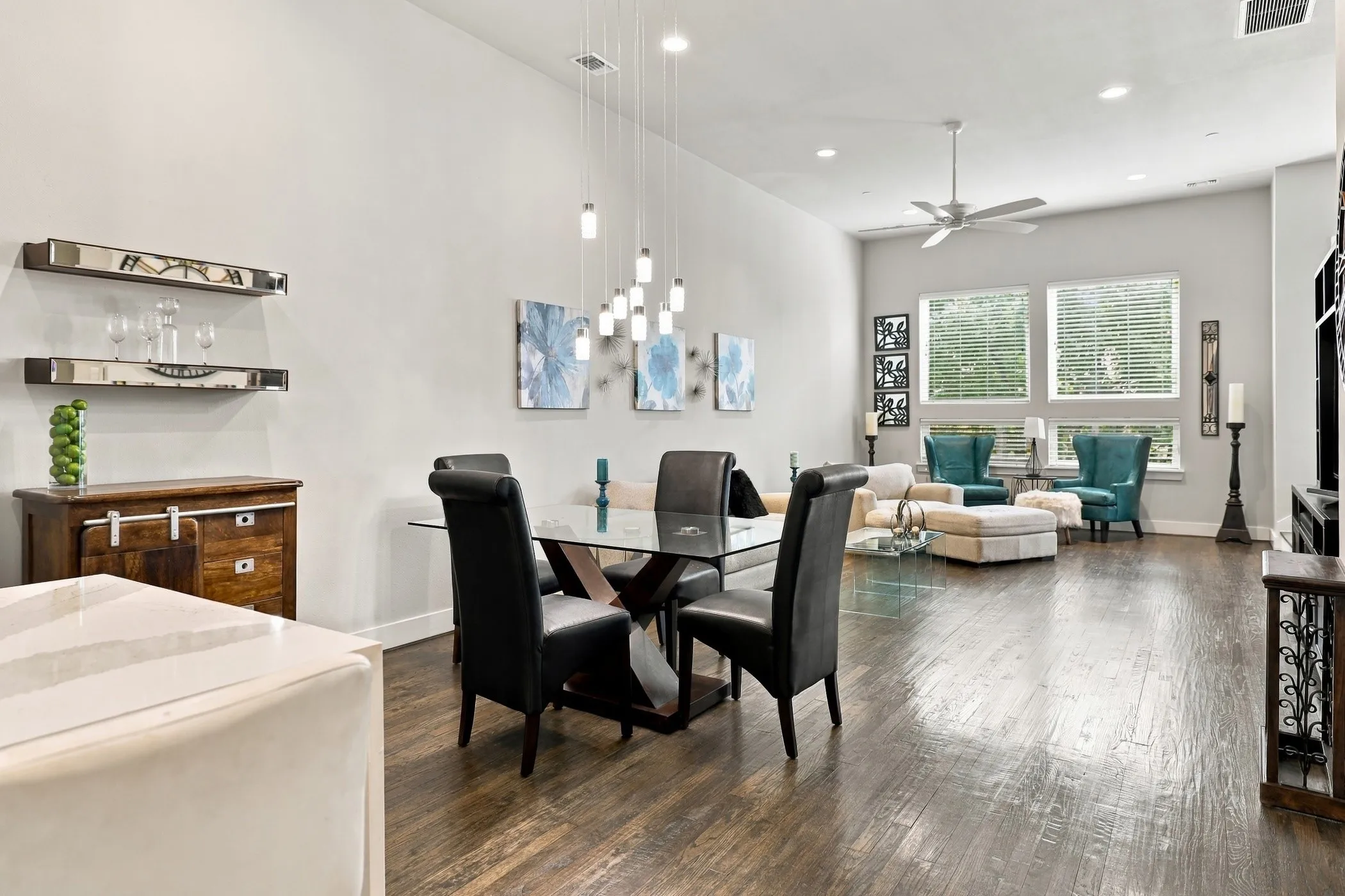 Condominium For Sale in Dallas County , 3816 Roseland Avenue D300, Dallas, Texas 75204, 3 Bedroom, 4 Bathroom, 2 Garage spaces, 2,350 Sqft, built in 2015, mls#21394142, Real Estate Agent in Dallas, Homes For Sale in Dallas county, Homes For Sale in Dallas, Realtor in Dallas Texas, Real Estate Brokerage Independent Realty Texas, Luminita Cordes Realtor