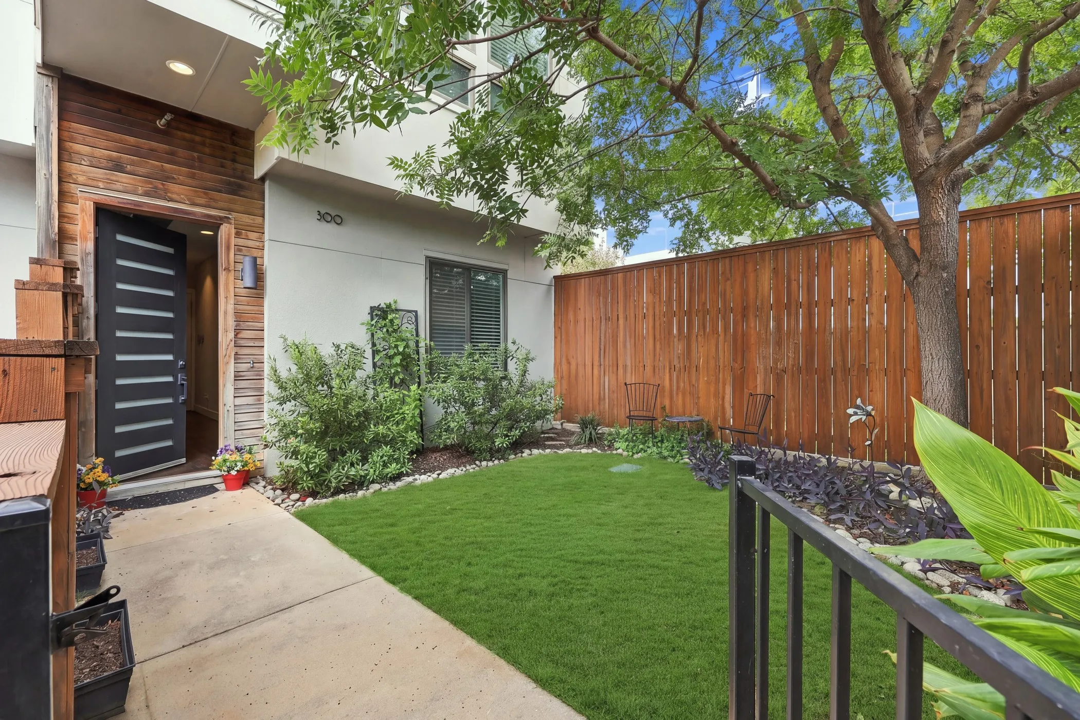 Condominium For Sale in Dallas County , 3816 Roseland Avenue D300, Dallas, Texas 75204, 3 Bedroom, 4 Bathroom, 2 Garage spaces, 2,350 Sqft, built in 2015, mls#21394142, Real Estate Agent in Dallas, Homes For Sale in Dallas county, Homes For Sale in Dallas, Realtor in Dallas Texas, Real Estate Brokerage Independent Realty Texas, Luminita Cordes Realtor