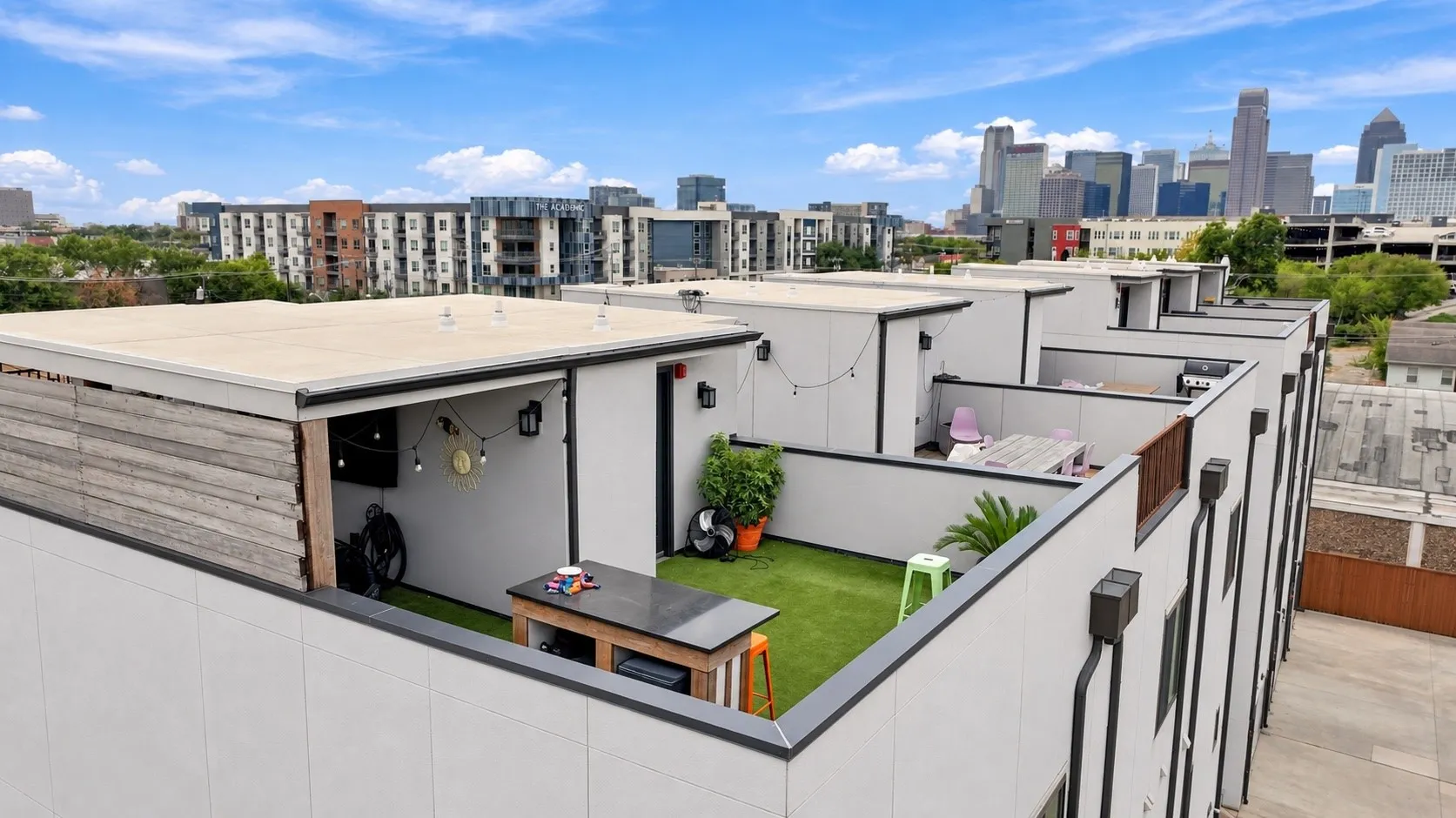 Condominium For Sale in Dallas County , 3816 Roseland Avenue D300, Dallas, Texas 75204, 3 Bedroom, 4 Bathroom, 2 Garage spaces, 2,350 Sqft, built in 2015, mls#21394142, Real Estate Agent in Dallas, Homes For Sale in Dallas county, Homes For Sale in Dallas, Realtor in Dallas Texas, Real Estate Brokerage Independent Realty Texas, Luminita Cordes Realtor