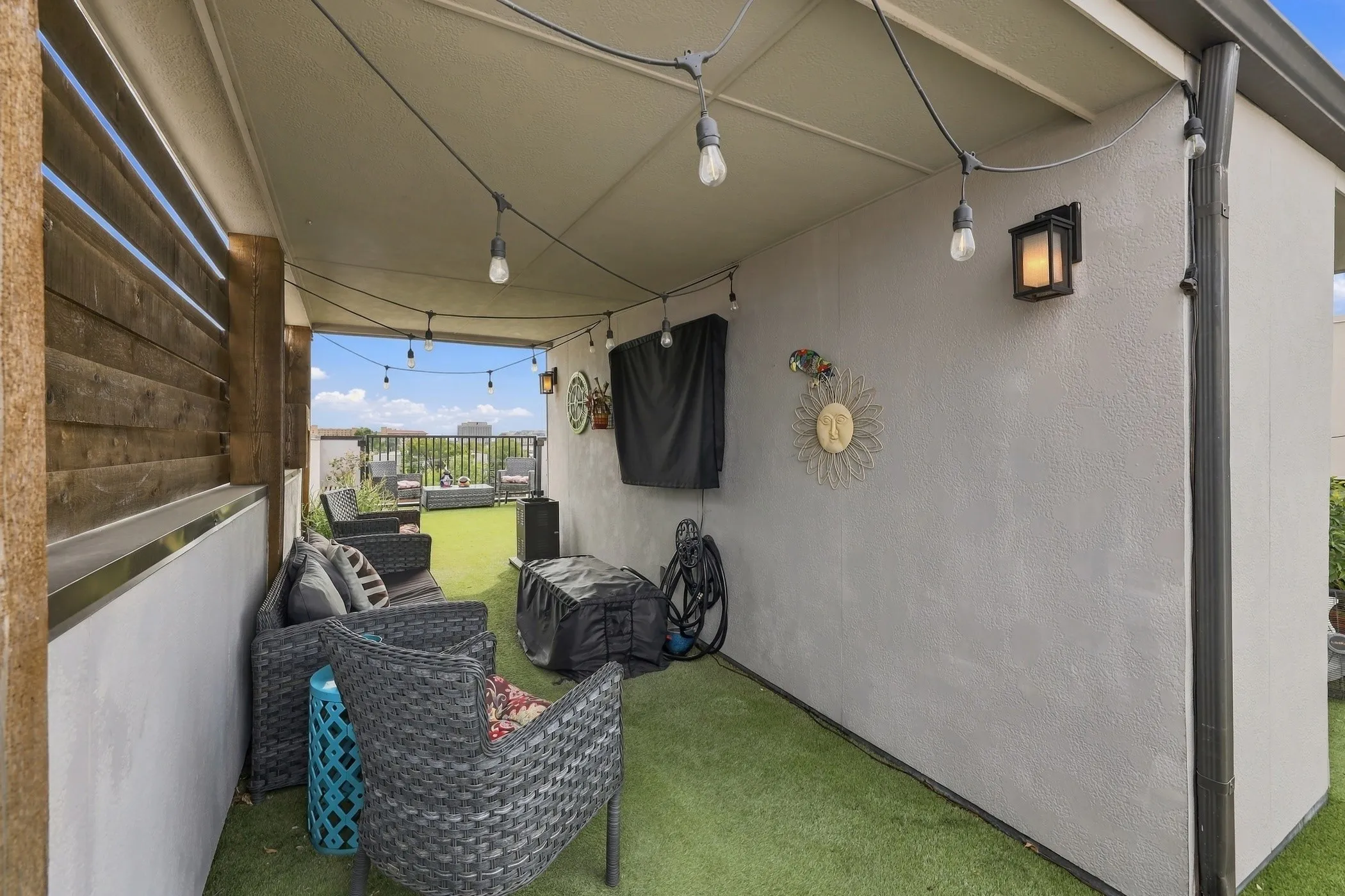 Condominium For Sale in Dallas County , 3816 Roseland Avenue D300, Dallas, Texas 75204, 3 Bedroom, 4 Bathroom, 2 Garage spaces, 2,350 Sqft, built in 2015, mls#21394142, Real Estate Agent in Dallas, Homes For Sale in Dallas county, Homes For Sale in Dallas, Realtor in Dallas Texas, Real Estate Brokerage Independent Realty Texas, Luminita Cordes Realtor