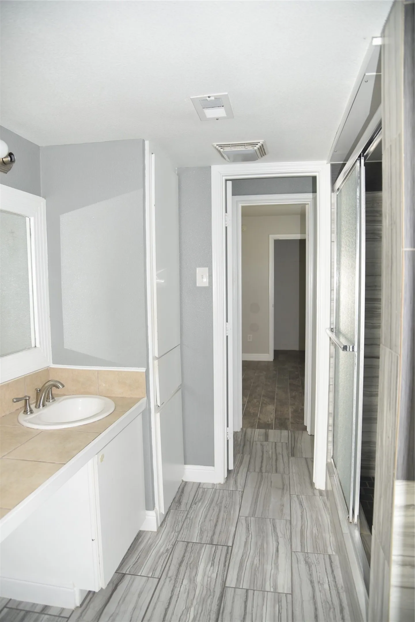 Jack and Jill Bathroom connecting the 2 bedrooms