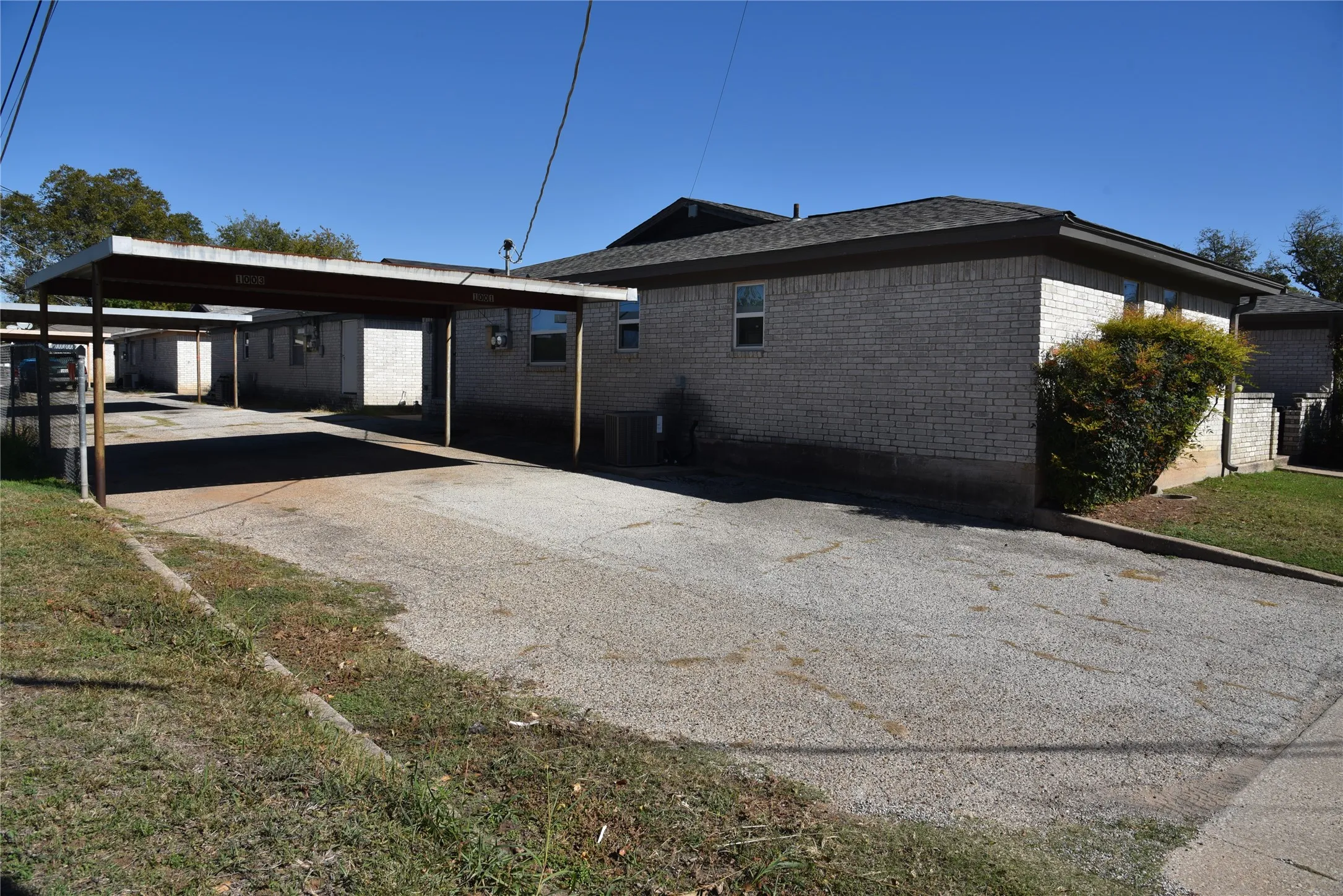 Duplex For Rent in Tarrant County , 1001 Roky Court, Fort Worth, Texas 76114, 2 Bedroom, 2 Bathroom, Garage spaces, 1,150 Sqft, built in 1970, mls#21401053, Real Estate Agent in Fort Worth, Homes For Rent in Tarrant county, Homes For Rent in Fort Worth, Realtor in Fort Worth Texas, Real Estate Brokerage Independent Realty Texas, Luminita Cordes Realtor