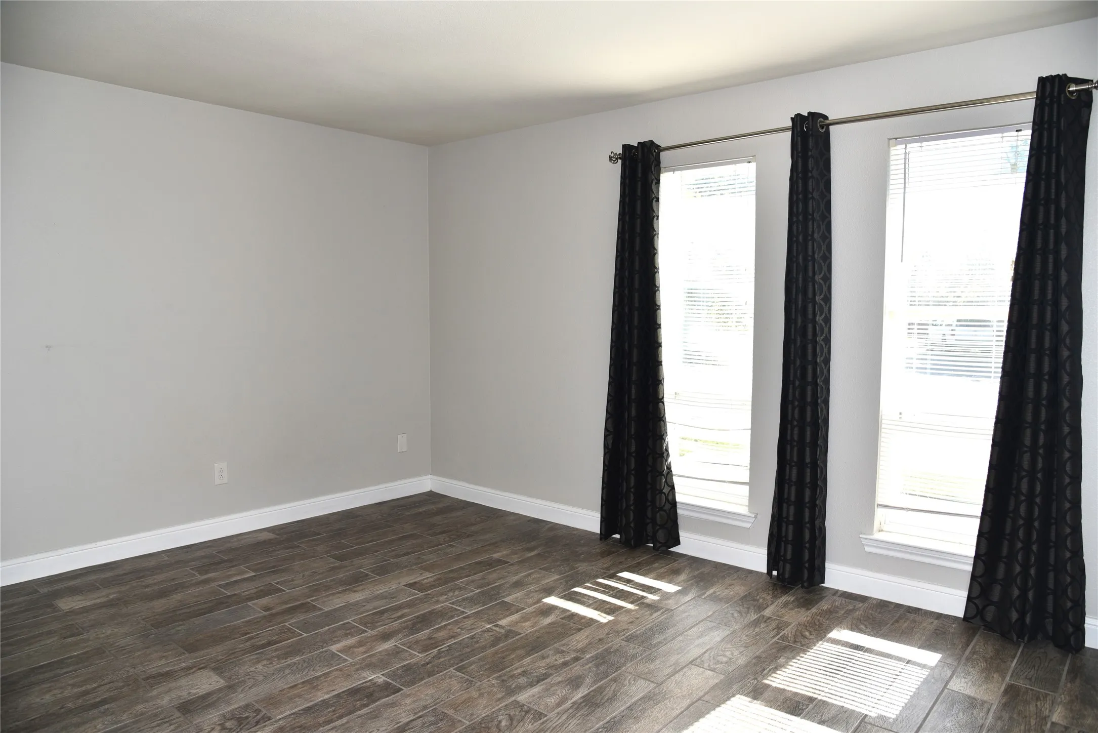 Duplex For Rent in Tarrant County , 1001 Roky Court, Fort Worth, Texas 76114, 2 Bedroom, 2 Bathroom, Garage spaces, 1,150 Sqft, built in 1970, mls#21401053, Real Estate Agent in Fort Worth, Homes For Rent in Tarrant county, Homes For Rent in Fort Worth, Realtor in Fort Worth Texas, Real Estate Brokerage Independent Realty Texas, Luminita Cordes Realtor