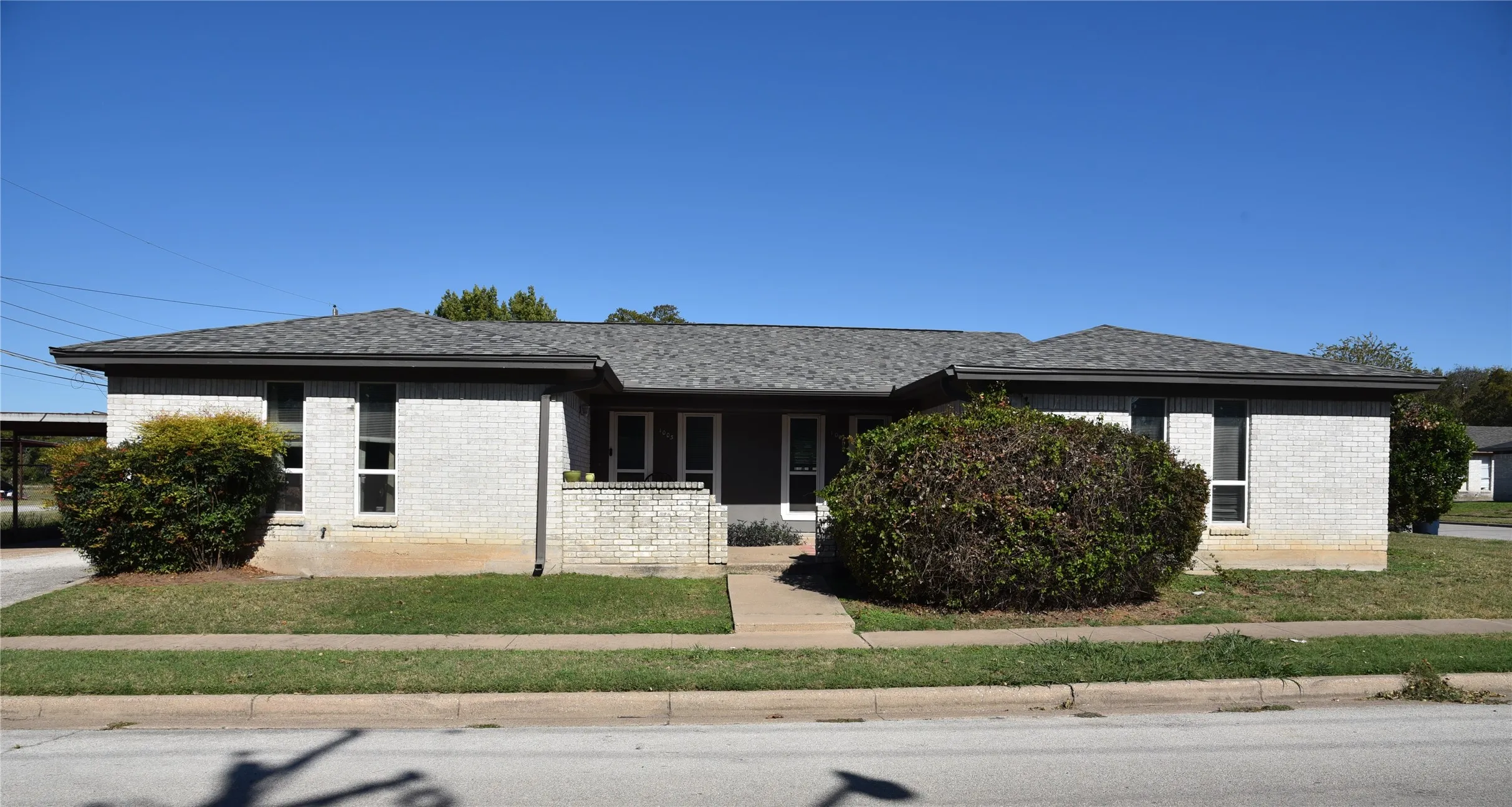 Duplex For Rent in Tarrant County , 1001 Roky Court, Fort Worth, Texas 76114, 2 Bedroom, 2 Bathroom, Garage spaces, 1,150 Sqft, built in 1970, mls#21401053, Real Estate Agent in Fort Worth, Homes For Rent in Tarrant county, Homes For Rent in Fort Worth, Realtor in Fort Worth Texas, Real Estate Brokerage Independent Realty Texas, Luminita Cordes Realtor