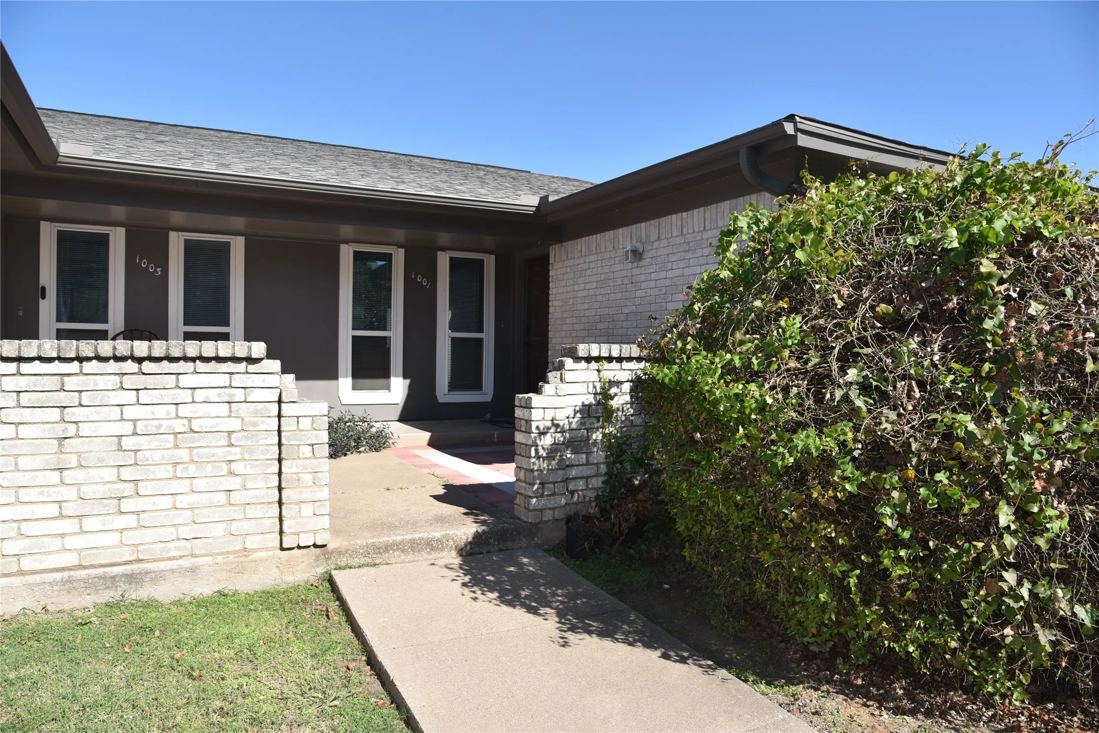 Duplex For Rent in Tarrant County , 1001 Roky Court, Fort Worth, Texas 76114, 2 Bedroom, 2 Bathroom, Garage spaces, 1,150 Sqft, built in 1970, mls#21401053, Real Estate Agent in Fort Worth, Homes For Rent in Tarrant county, Homes For Rent in Fort Worth, Realtor in Fort Worth Texas, Real Estate Brokerage Independent Realty Texas, Luminita Cordes Realtor