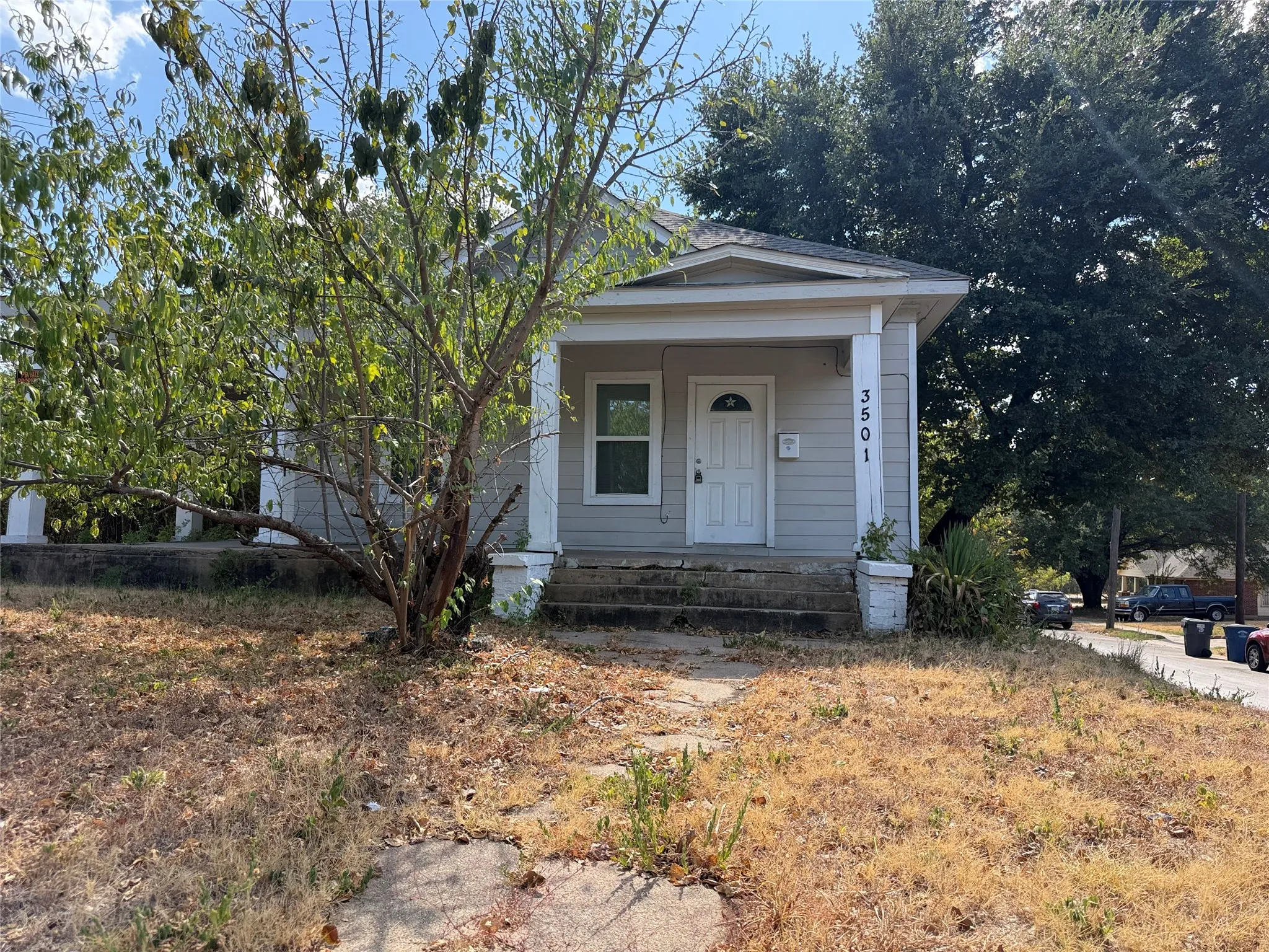 Single Family Residence For Sale in Dallas County , 3501 Cleveland Street, Dallas, Texas 75215, 4 Bedroom, 2 Bathroom, Garage spaces, 1,428 Sqft, built in 1910, mls#21389508, Real Estate Agent in Dallas, Homes For Sale in Dallas county, Homes For Sale in Dallas, Realtor in Dallas Texas, Real Estate Brokerage Independent Realty Texas, Luminita Cordes Realtor