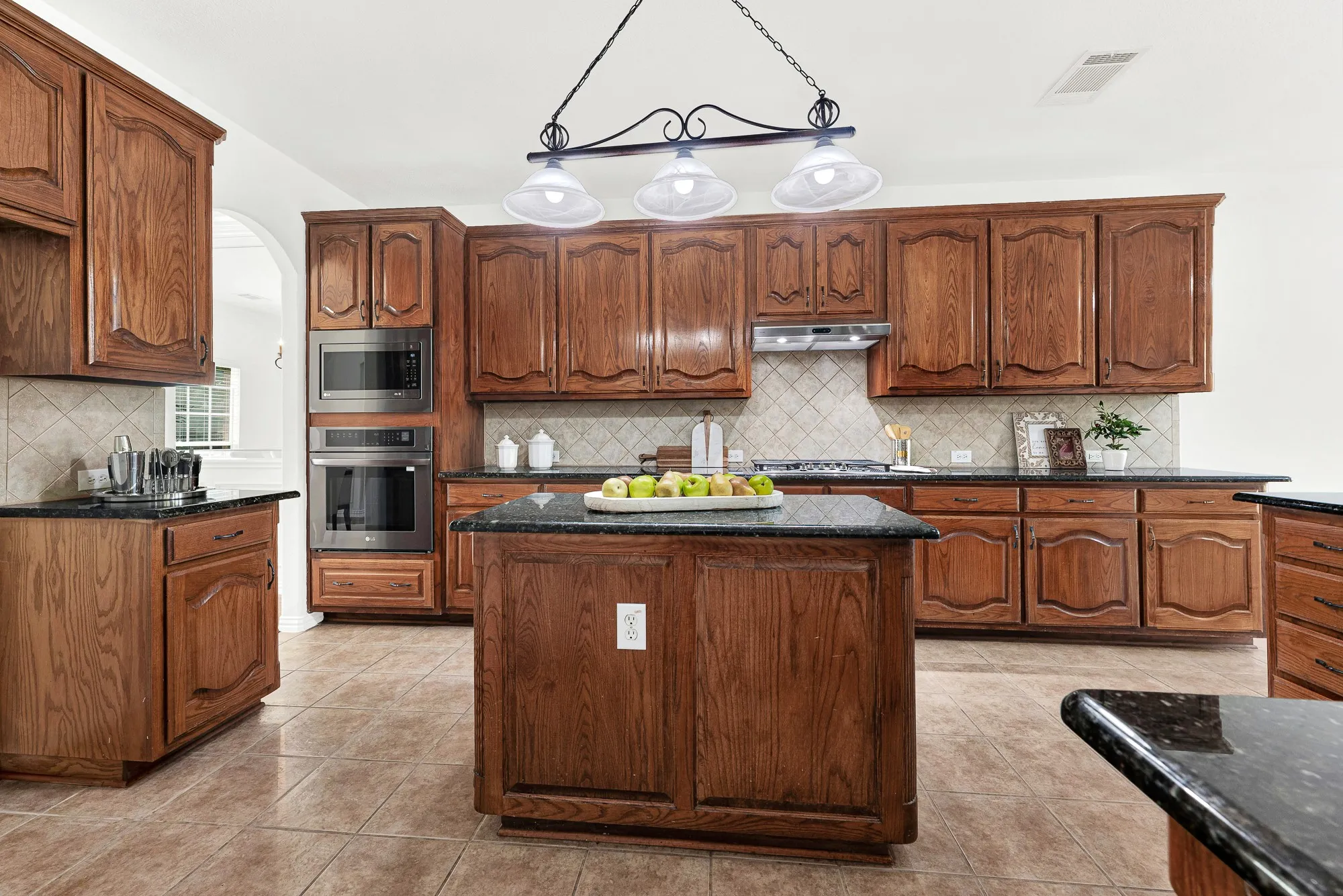 Single Family Residence For Sale in Collin County , 333 Green Acres Drive, Murphy, Texas 75094, 4 Bedroom, 3 Bathroom, 2 Garage spaces, 3,070 Sqft, built in 2003, mls#21399635, Real Estate Agent in Murphy, Homes For Sale in Collin county, Homes For Sale in Murphy, Realtor in Murphy Texas, Real Estate Brokerage Independent Realty Texas, Luminita Cordes Realtor