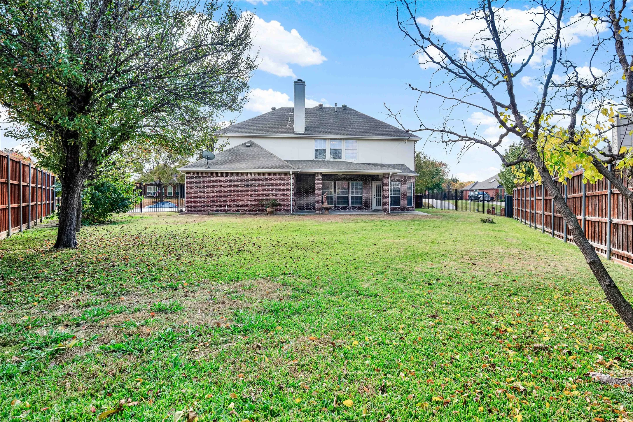 Single Family Residence For Sale in Collin County , 333 Green Acres Drive, Murphy, Texas 75094, 4 Bedroom, 3 Bathroom, 2 Garage spaces, 3,070 Sqft, built in 2003, mls#21399635, Real Estate Agent in Murphy, Homes For Sale in Collin county, Homes For Sale in Murphy, Realtor in Murphy Texas, Real Estate Brokerage Independent Realty Texas, Luminita Cordes Realtor