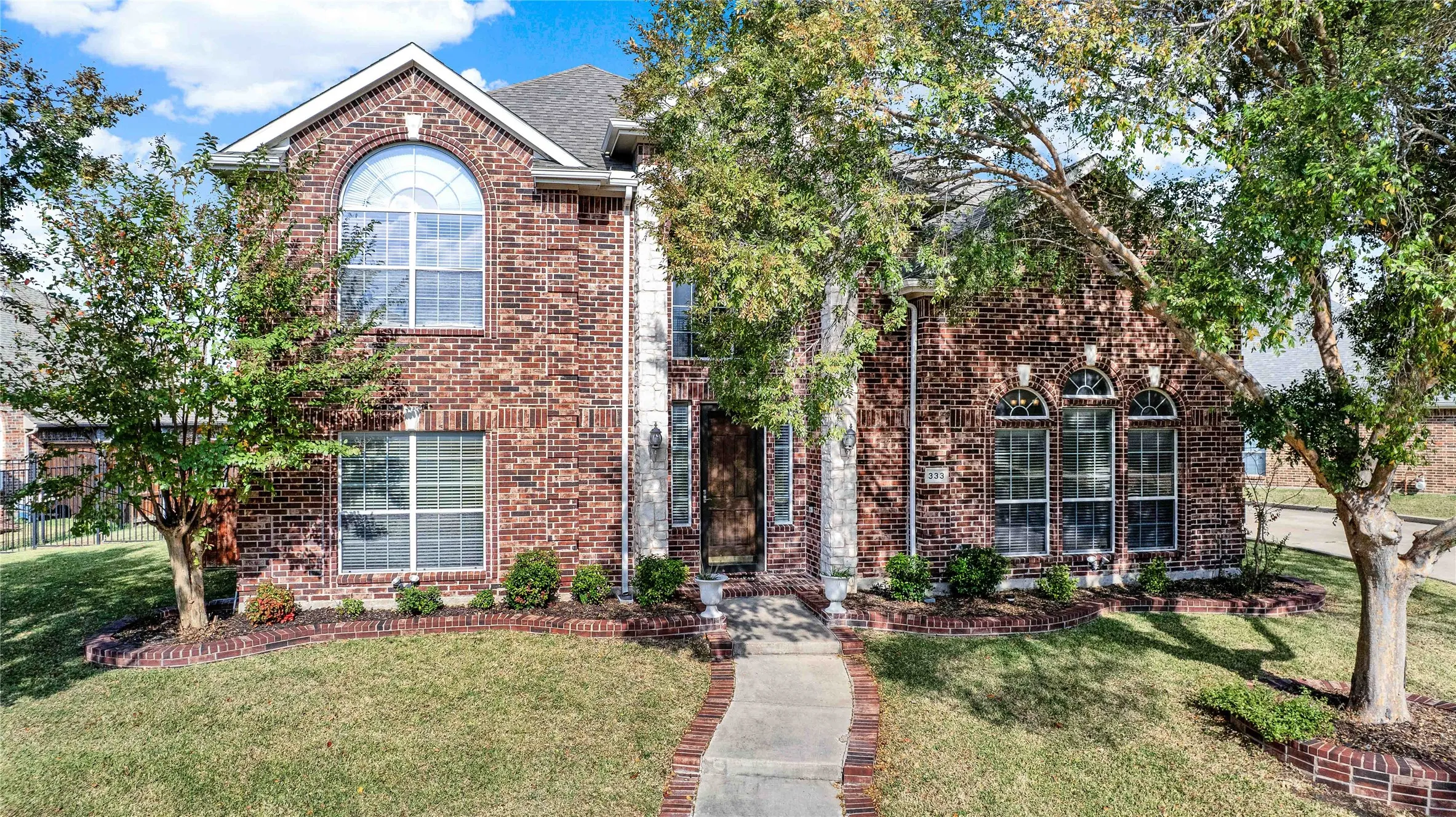 Single Family Residence For Sale in Collin County , 333 Green Acres Drive, Murphy, Texas 75094, 4 Bedroom, 3 Bathroom, 2 Garage spaces, 3,070 Sqft, built in 2003, mls#21399635, Real Estate Agent in Murphy, Homes For Sale in Collin county, Homes For Sale in Murphy, Realtor in Murphy Texas, Real Estate Brokerage Independent Realty Texas, Luminita Cordes Realtor