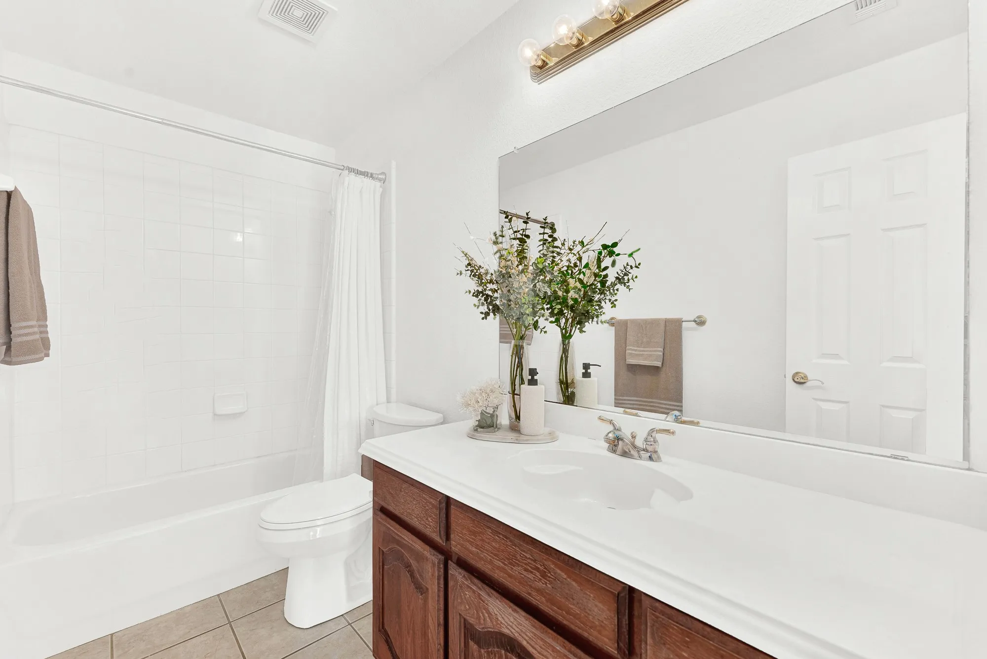 Single Family Residence For Sale in Collin County , 333 Green Acres Drive, Murphy, Texas 75094, 4 Bedroom, 3 Bathroom, 2 Garage spaces, 3,070 Sqft, built in 2003, mls#21399635, Real Estate Agent in Murphy, Homes For Sale in Collin county, Homes For Sale in Murphy, Realtor in Murphy Texas, Real Estate Brokerage Independent Realty Texas, Luminita Cordes Realtor