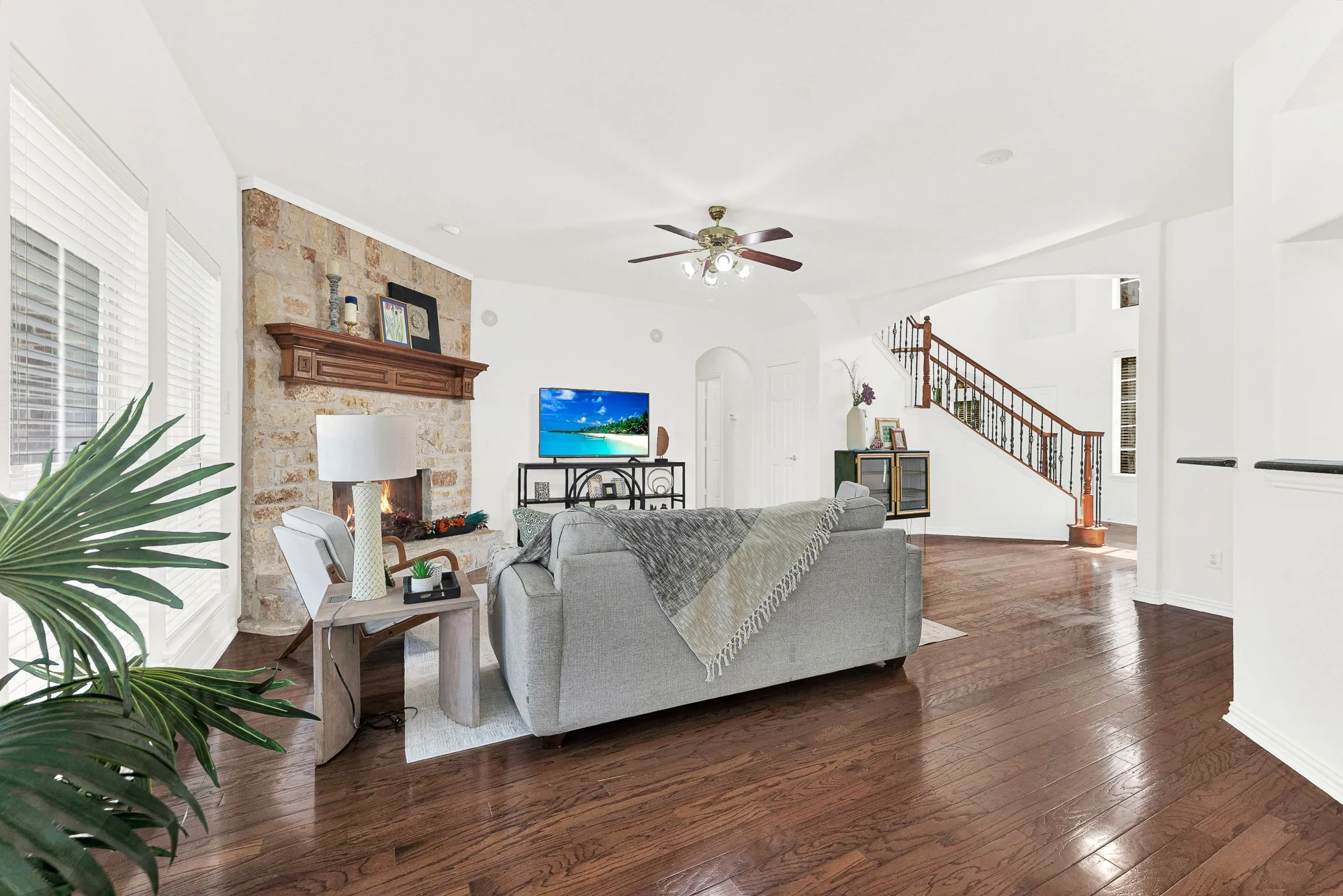 Single Family Residence For Sale in Collin County , 333 Green Acres Drive, Murphy, Texas 75094, 4 Bedroom, 3 Bathroom, 2 Garage spaces, 3,070 Sqft, built in 2003, mls#21399635, Real Estate Agent in Murphy, Homes For Sale in Collin county, Homes For Sale in Murphy, Realtor in Murphy Texas, Real Estate Brokerage Independent Realty Texas, Luminita Cordes Realtor