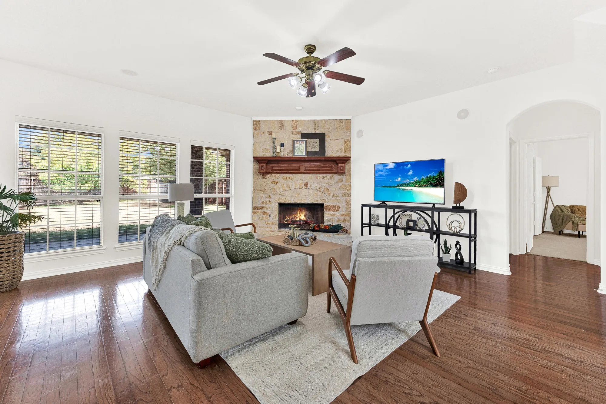 Single Family Residence For Sale in Collin County , 333 Green Acres Drive, Murphy, Texas 75094, 4 Bedroom, 3 Bathroom, 2 Garage spaces, 3,070 Sqft, built in 2003, mls#21399635, Real Estate Agent in Murphy, Homes For Sale in Collin county, Homes For Sale in Murphy, Realtor in Murphy Texas, Real Estate Brokerage Independent Realty Texas, Luminita Cordes Realtor