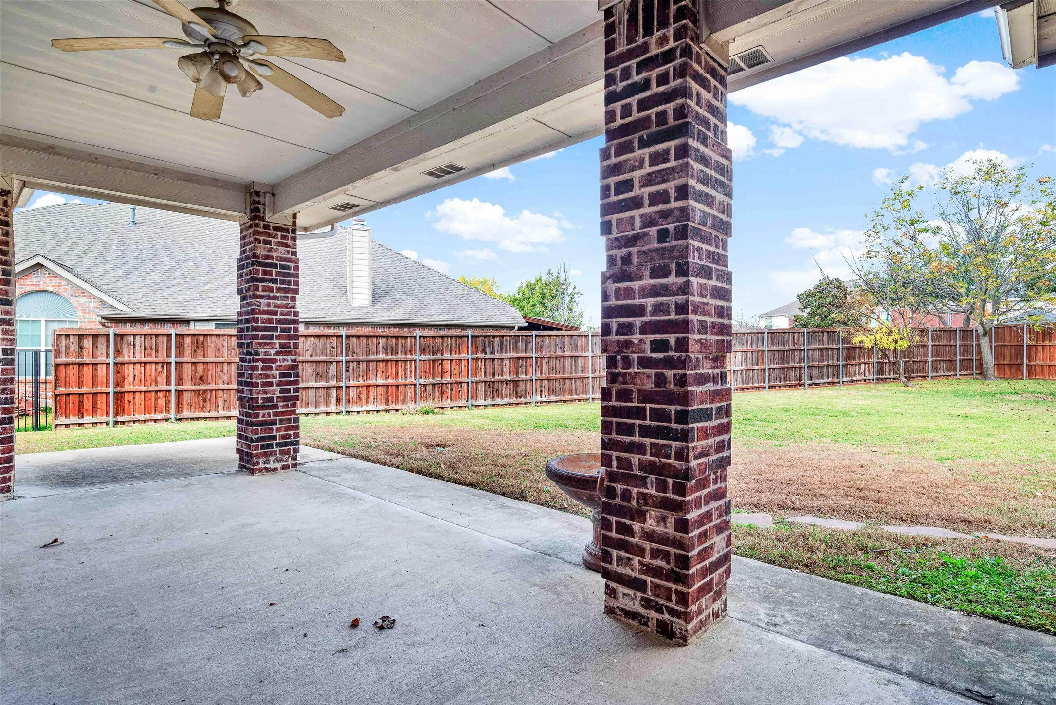 Single Family Residence For Sale in Collin County , 333 Green Acres Drive, Murphy, Texas 75094, 4 Bedroom, 3 Bathroom, 2 Garage spaces, 3,070 Sqft, built in 2003, mls#21399635, Real Estate Agent in Murphy, Homes For Sale in Collin county, Homes For Sale in Murphy, Realtor in Murphy Texas, Real Estate Brokerage Independent Realty Texas, Luminita Cordes Realtor