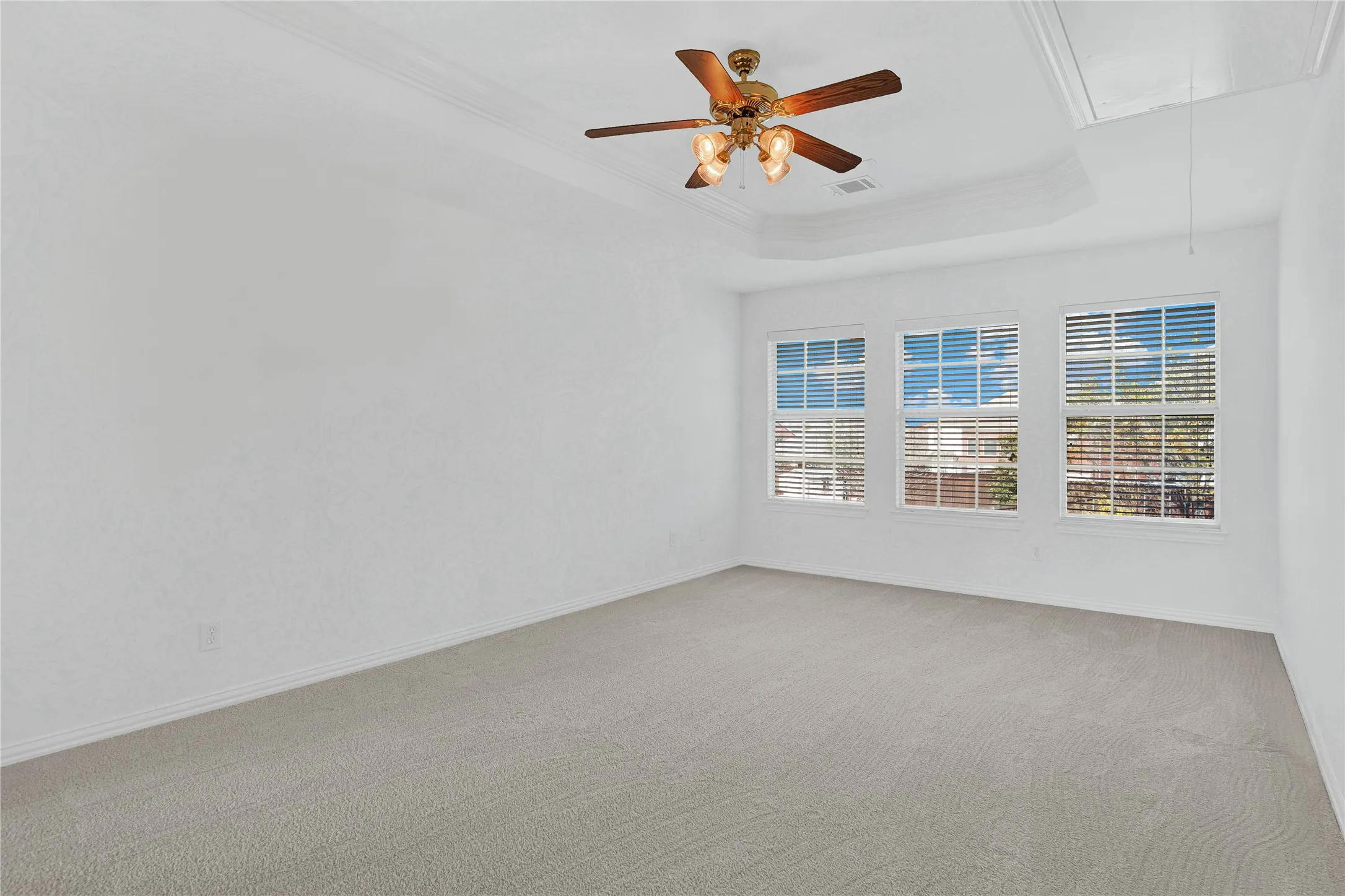Single Family Residence For Sale in Collin County , 333 Green Acres Drive, Murphy, Texas 75094, 4 Bedroom, 3 Bathroom, 2 Garage spaces, 3,070 Sqft, built in 2003, mls#21399635, Real Estate Agent in Murphy, Homes For Sale in Collin county, Homes For Sale in Murphy, Realtor in Murphy Texas, Real Estate Brokerage Independent Realty Texas, Luminita Cordes Realtor