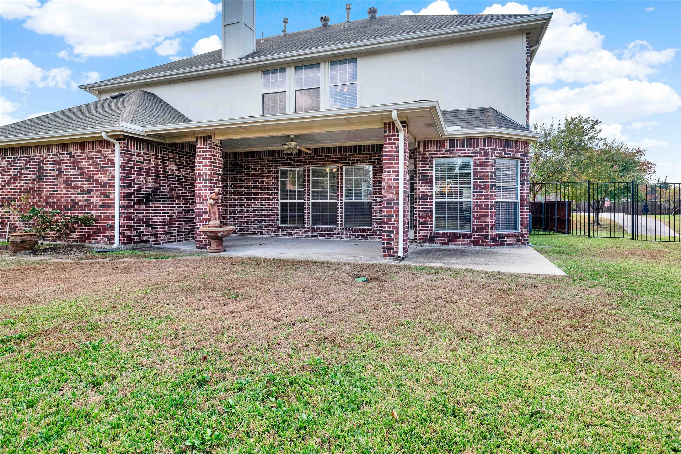 Single Family Residence For Sale in Collin County , 333 Green Acres Drive, Murphy, Texas 75094, 4 Bedroom, 3 Bathroom, 2 Garage spaces, 3,070 Sqft, built in 2003, mls#21399635, Real Estate Agent in Murphy, Homes For Sale in Collin county, Homes For Sale in Murphy, Realtor in Murphy Texas, Real Estate Brokerage Independent Realty Texas, Luminita Cordes Realtor