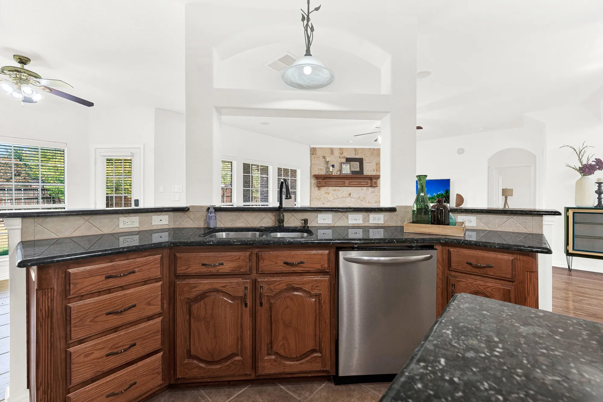 Single Family Residence For Sale in Collin County , 333 Green Acres Drive, Murphy, Texas 75094, 4 Bedroom, 3 Bathroom, 2 Garage spaces, 3,070 Sqft, built in 2003, mls#21399635, Real Estate Agent in Murphy, Homes For Sale in Collin county, Homes For Sale in Murphy, Realtor in Murphy Texas, Real Estate Brokerage Independent Realty Texas, Luminita Cordes Realtor