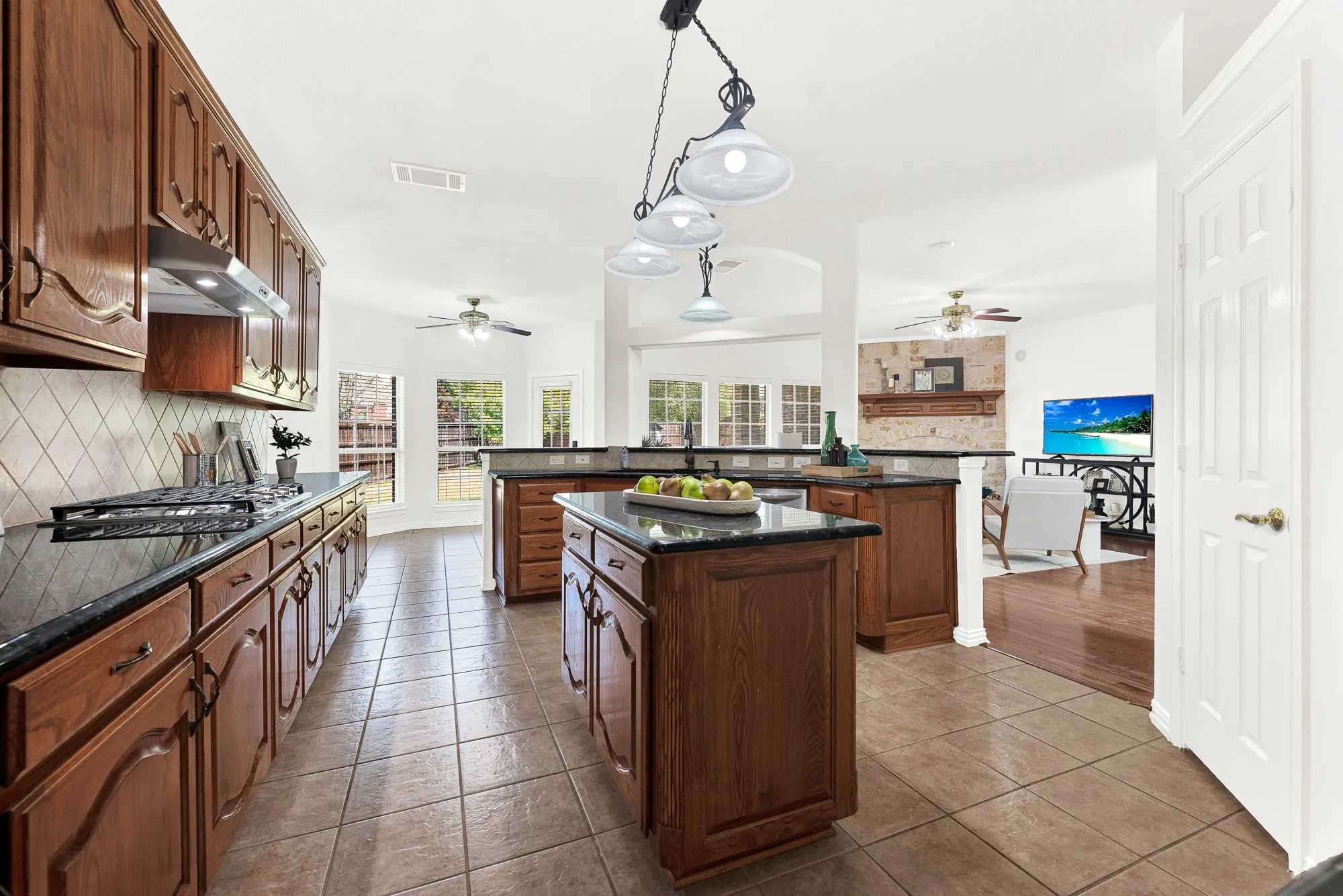 Single Family Residence For Sale in Collin County , 333 Green Acres Drive, Murphy, Texas 75094, 4 Bedroom, 3 Bathroom, 2 Garage spaces, 3,070 Sqft, built in 2003, mls#21399635, Real Estate Agent in Murphy, Homes For Sale in Collin county, Homes For Sale in Murphy, Realtor in Murphy Texas, Real Estate Brokerage Independent Realty Texas, Luminita Cordes Realtor