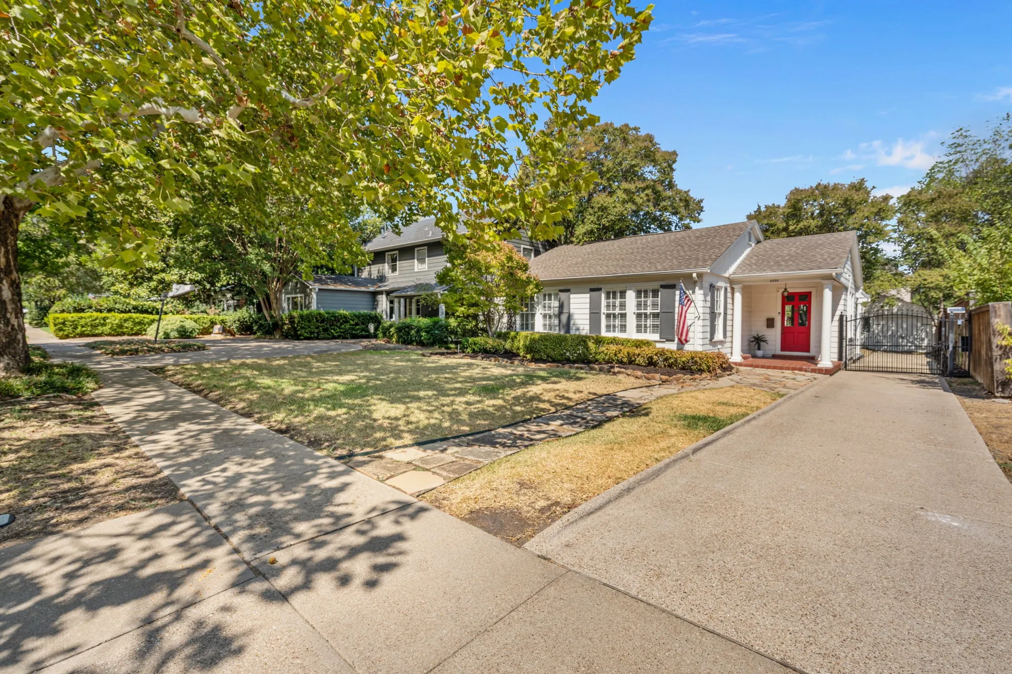 Single Family Residence For Sale in Tarrant County , 4058 Modlin Avenue, Fort Worth, Texas 76107, 3 Bedroom, 2 Bathroom, 1 Garage spaces, 1,884 Sqft, built in 1939, mls#21398980, Real Estate Agent in Fort Worth, Homes For Sale in Tarrant county, Homes For Sale in Fort Worth, Realtor in Fort Worth Texas, Real Estate Brokerage Independent Realty Texas, Luminita Cordes Realtor