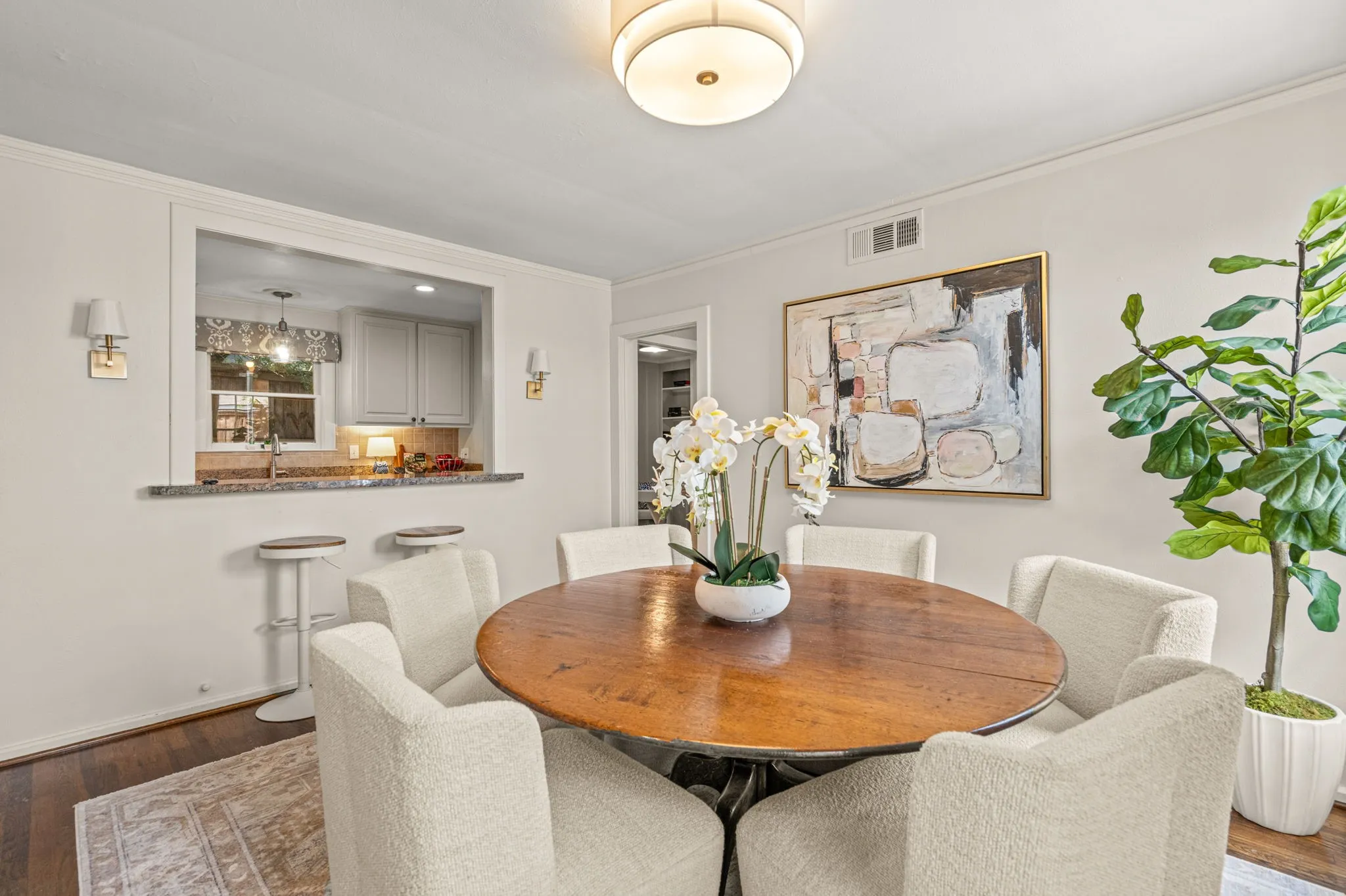 Single Family Residence For Sale in Tarrant County , 4058 Modlin Avenue, Fort Worth, Texas 76107, 3 Bedroom, 2 Bathroom, 1 Garage spaces, 1,884 Sqft, built in 1939, mls#21398980, Real Estate Agent in Fort Worth, Homes For Sale in Tarrant county, Homes For Sale in Fort Worth, Realtor in Fort Worth Texas, Real Estate Brokerage Independent Realty Texas, Luminita Cordes Realtor