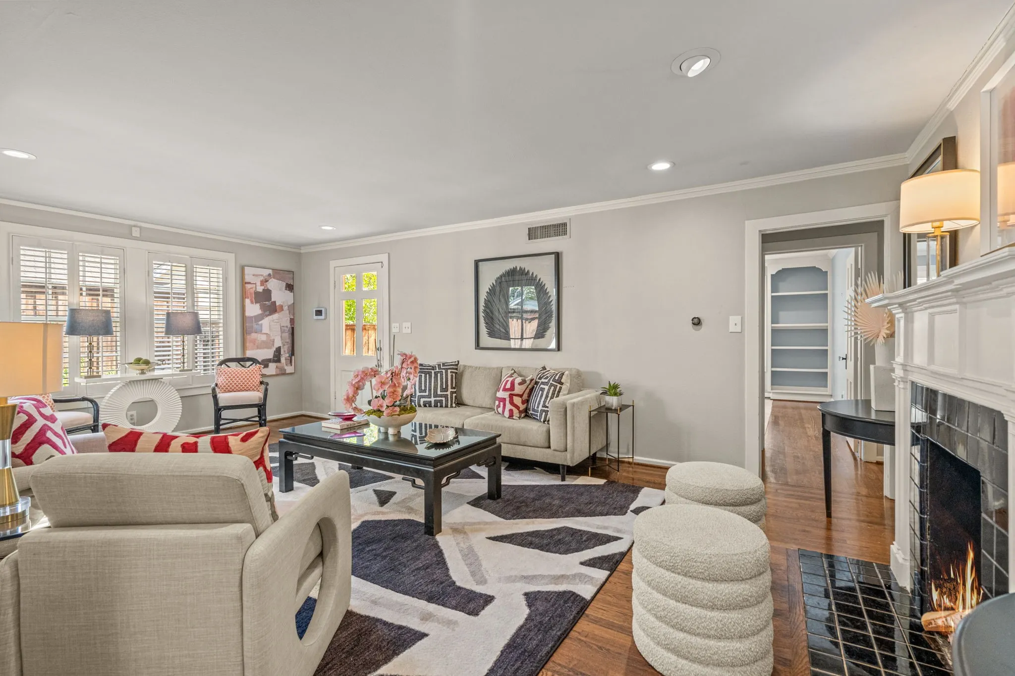 Single Family Residence For Sale in Tarrant County , 4058 Modlin Avenue, Fort Worth, Texas 76107, 3 Bedroom, 2 Bathroom, 1 Garage spaces, 1,884 Sqft, built in 1939, mls#21398980, Real Estate Agent in Fort Worth, Homes For Sale in Tarrant county, Homes For Sale in Fort Worth, Realtor in Fort Worth Texas, Real Estate Brokerage Independent Realty Texas, Luminita Cordes Realtor