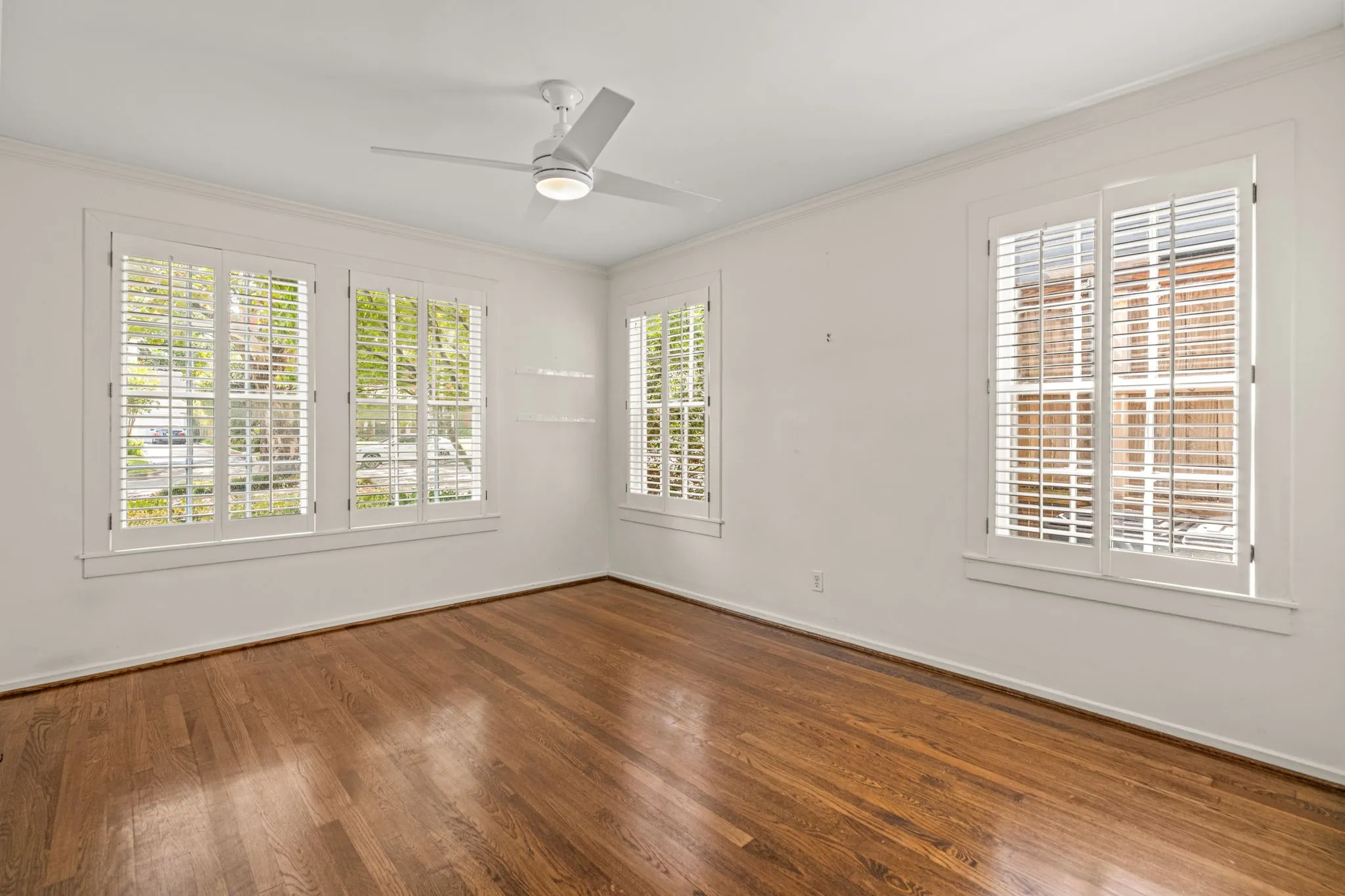 Single Family Residence For Sale in Tarrant County , 4058 Modlin Avenue, Fort Worth, Texas 76107, 3 Bedroom, 2 Bathroom, 1 Garage spaces, 1,884 Sqft, built in 1939, mls#21398980, Real Estate Agent in Fort Worth, Homes For Sale in Tarrant county, Homes For Sale in Fort Worth, Realtor in Fort Worth Texas, Real Estate Brokerage Independent Realty Texas, Luminita Cordes Realtor