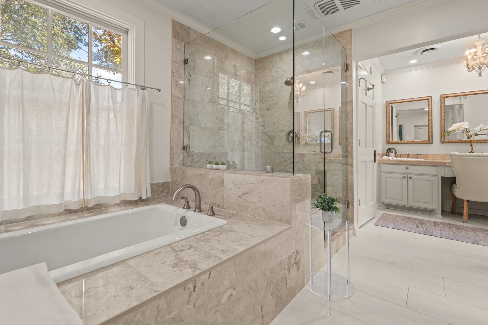 Single Family Residence For Sale in Tarrant County , 4058 Modlin Avenue, Fort Worth, Texas 76107, 3 Bedroom, 2 Bathroom, 1 Garage spaces, 1,884 Sqft, built in 1939, mls#21398980, Real Estate Agent in Fort Worth, Homes For Sale in Tarrant county, Homes For Sale in Fort Worth, Realtor in Fort Worth Texas, Real Estate Brokerage Independent Realty Texas, Luminita Cordes Realtor