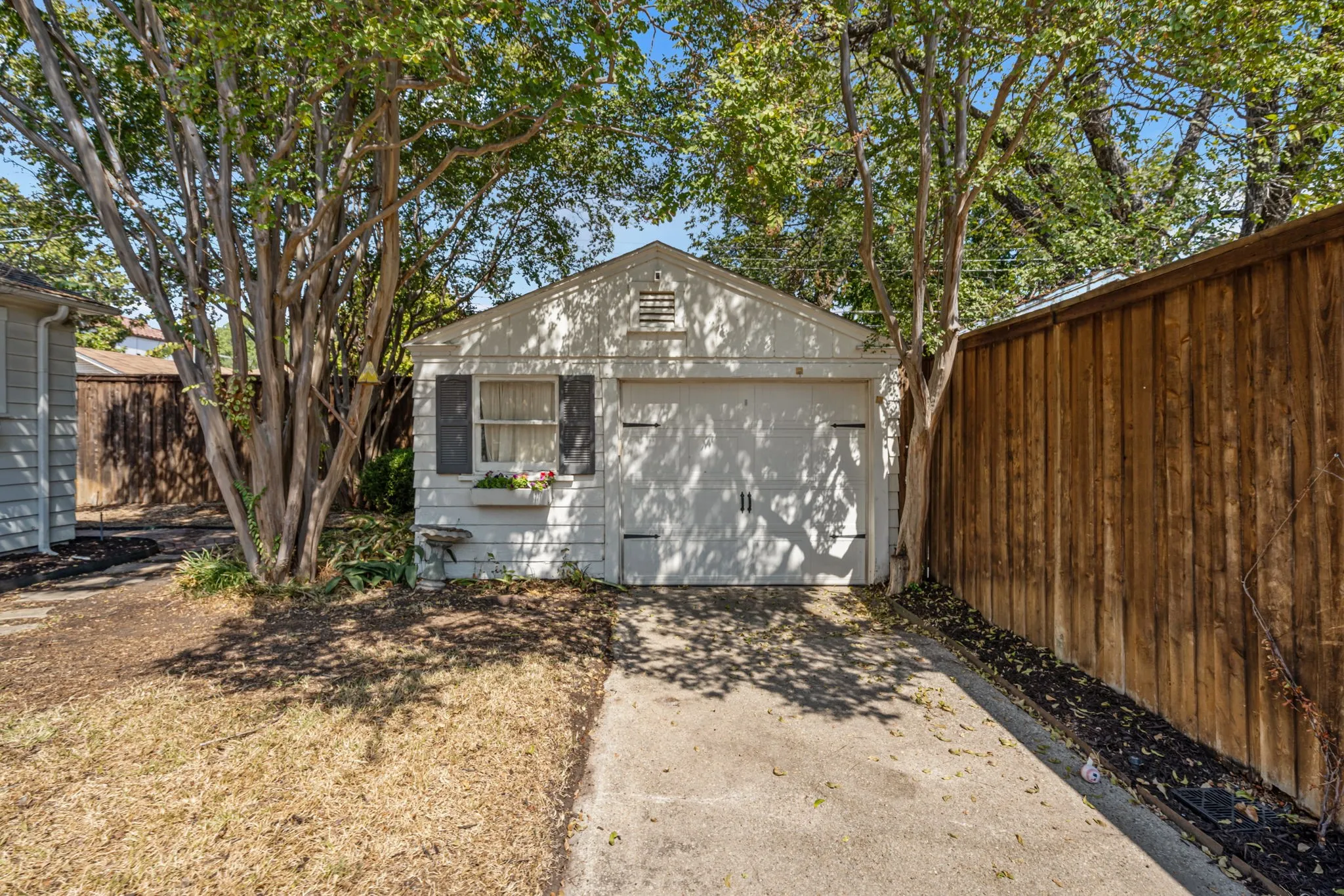 Single Family Residence For Sale in Tarrant County , 4058 Modlin Avenue, Fort Worth, Texas 76107, 3 Bedroom, 2 Bathroom, 1 Garage spaces, 1,884 Sqft, built in 1939, mls#21398980, Real Estate Agent in Fort Worth, Homes For Sale in Tarrant county, Homes For Sale in Fort Worth, Realtor in Fort Worth Texas, Real Estate Brokerage Independent Realty Texas, Luminita Cordes Realtor